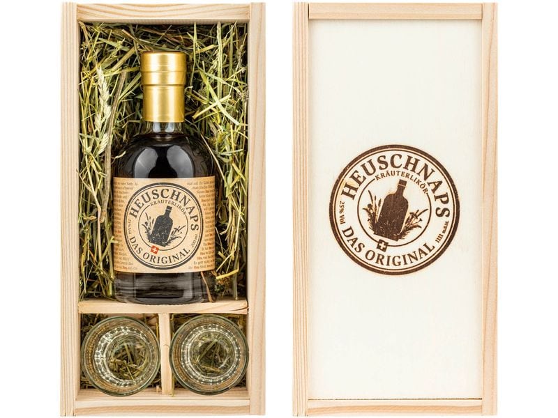 Heuschnaps Geschenkset Kräuterlikör Das Original 0.2 l & 2 Geschenkbox mit hochwertigem Kräuter-Destillat mit Heuaroma und 2 Shot Gläsern