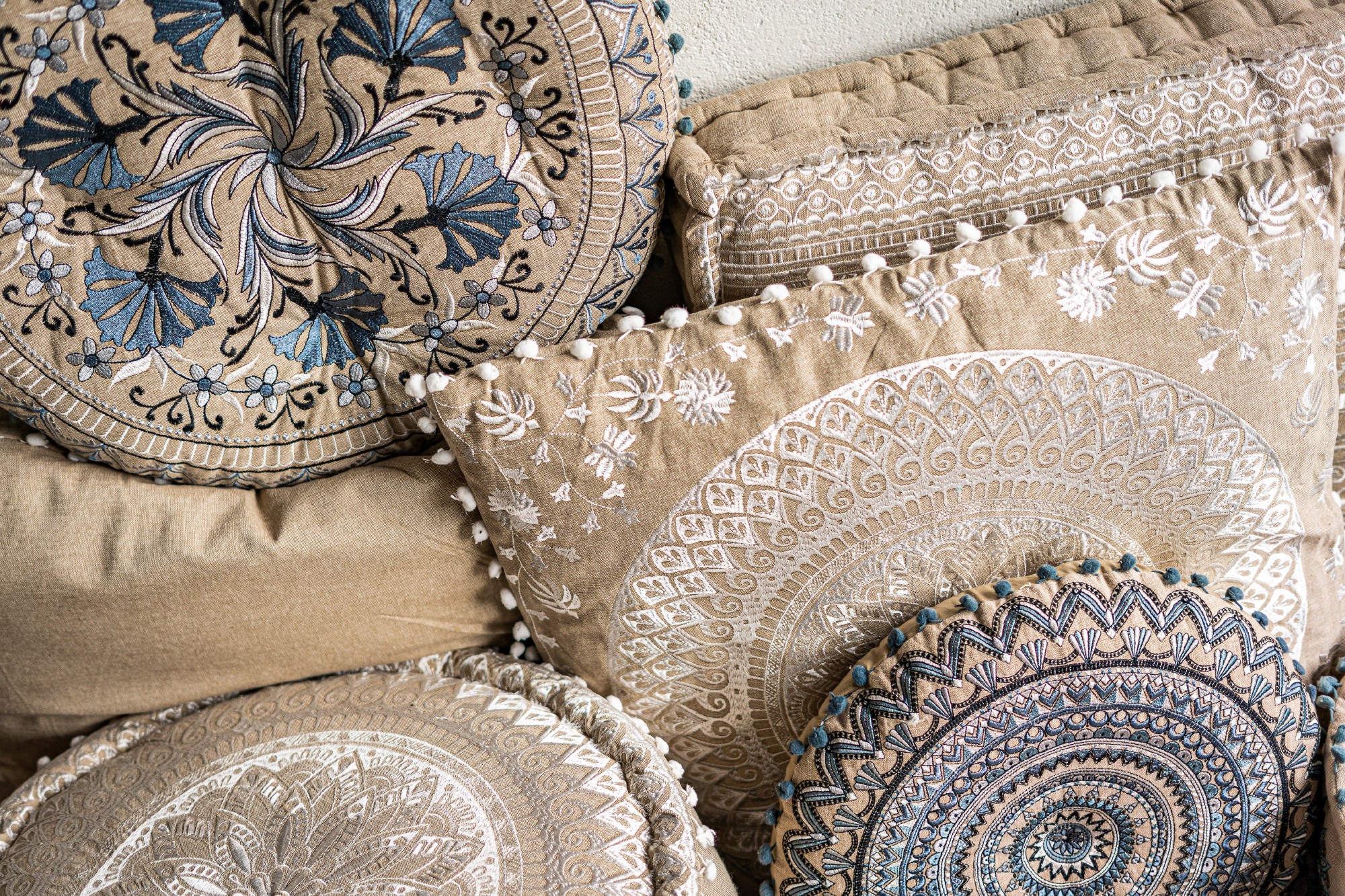 Kissen 'Mandala del Sooray', beige, weiß, T 50 cm, B 50 cm von fischer's lagerhaus