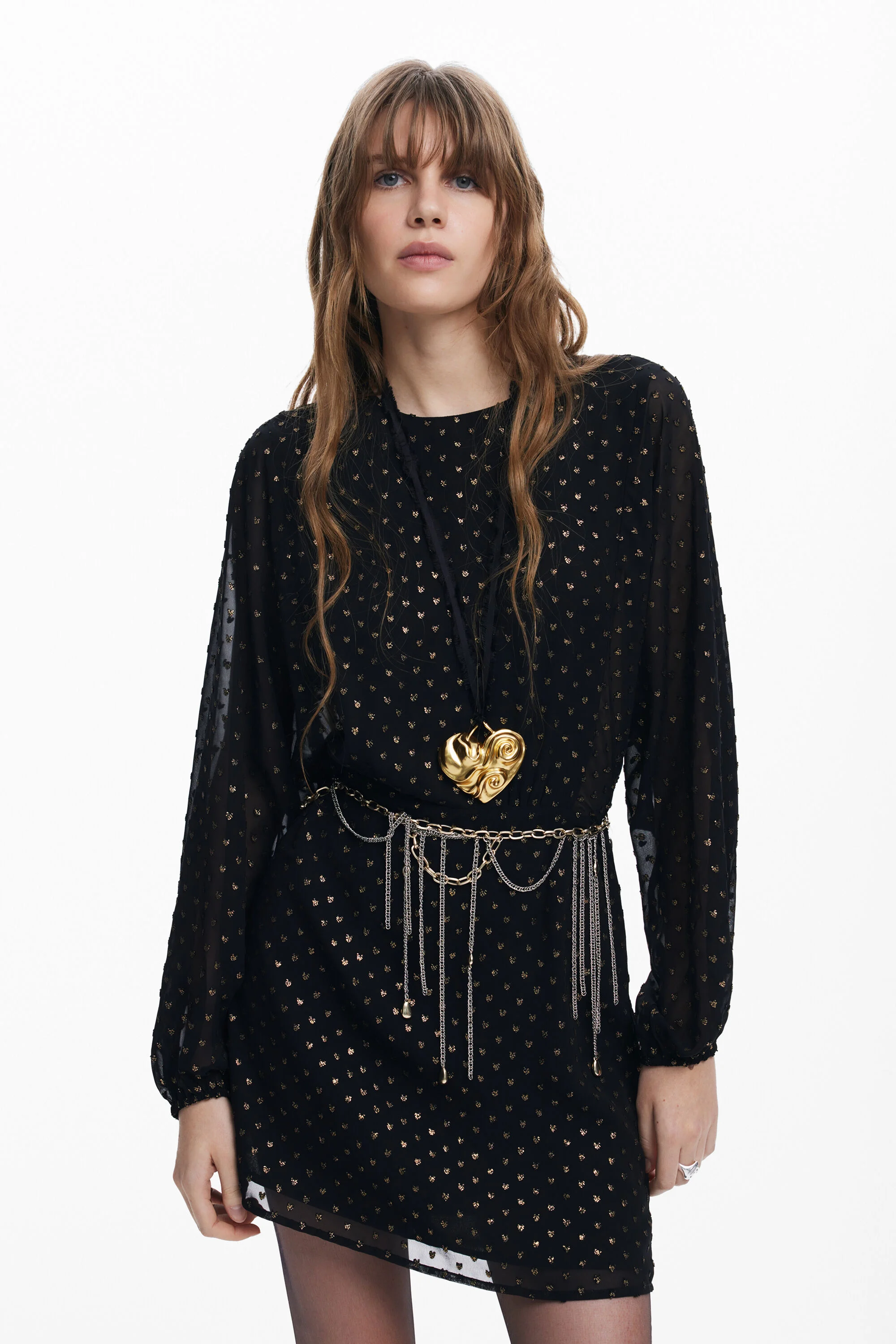 vestido curto de bolinhas