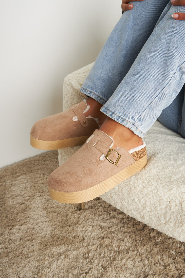Bottines chaussons en velours taupe à enfiler