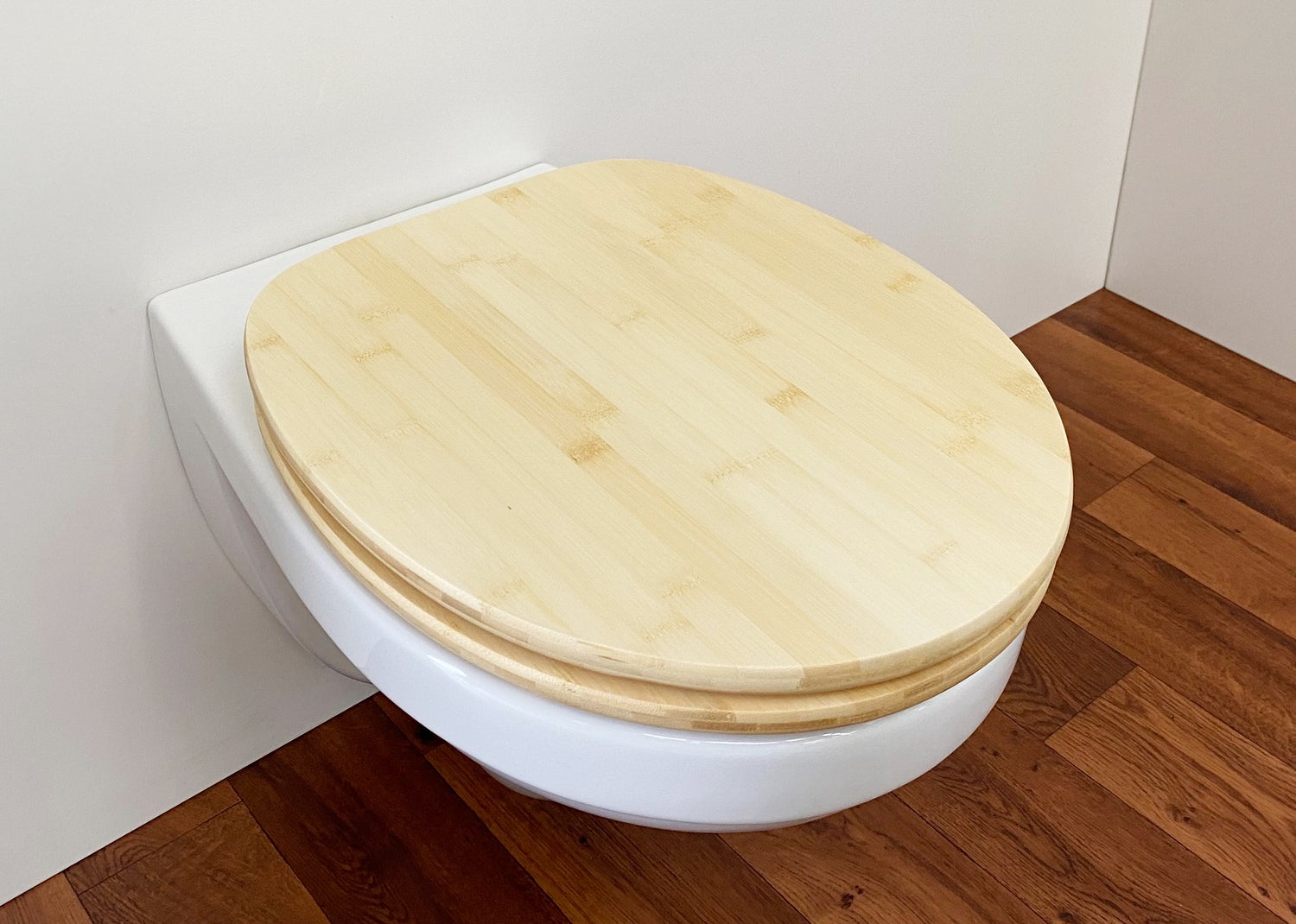 ADOB toiletbril, licht bamboe (natuurlijk), milieuvriendelijk, warm, roestvrij, verstelbare roestvrijstalen scharnieren, universele pasvorm