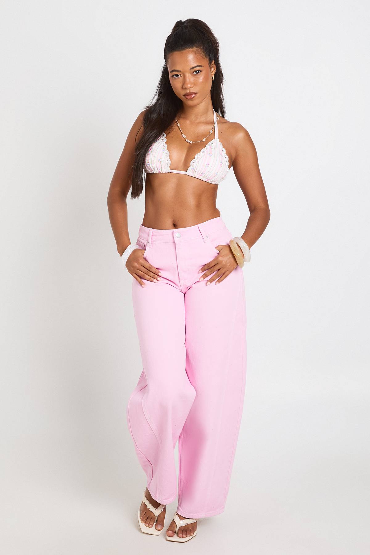 boohoo Jean Taille Mi-haute À Couture Torsadée Et Jambe Tonneau