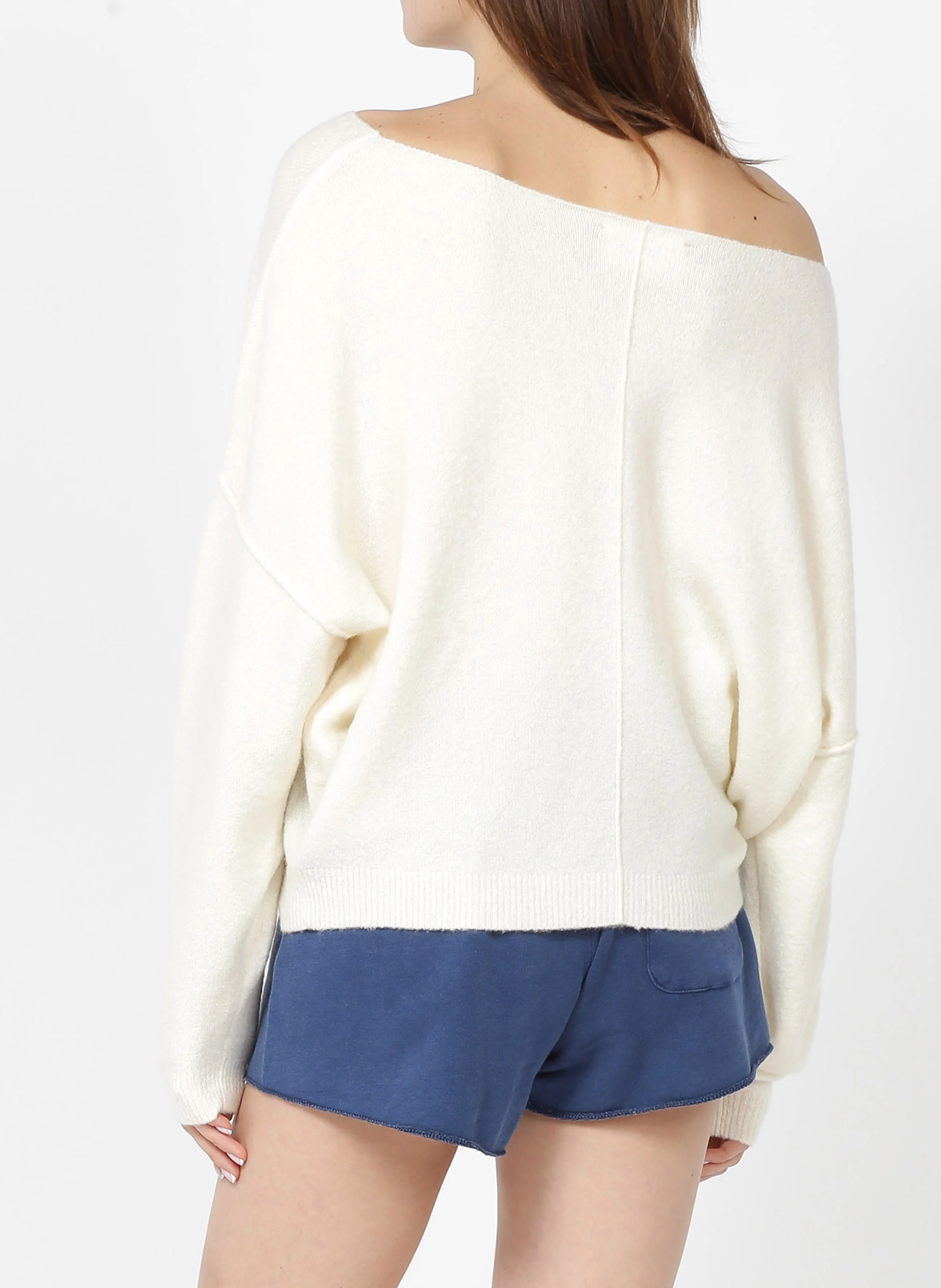 DAMSVILLE - Pull ample à col bateau en maille duveteuse | Beige