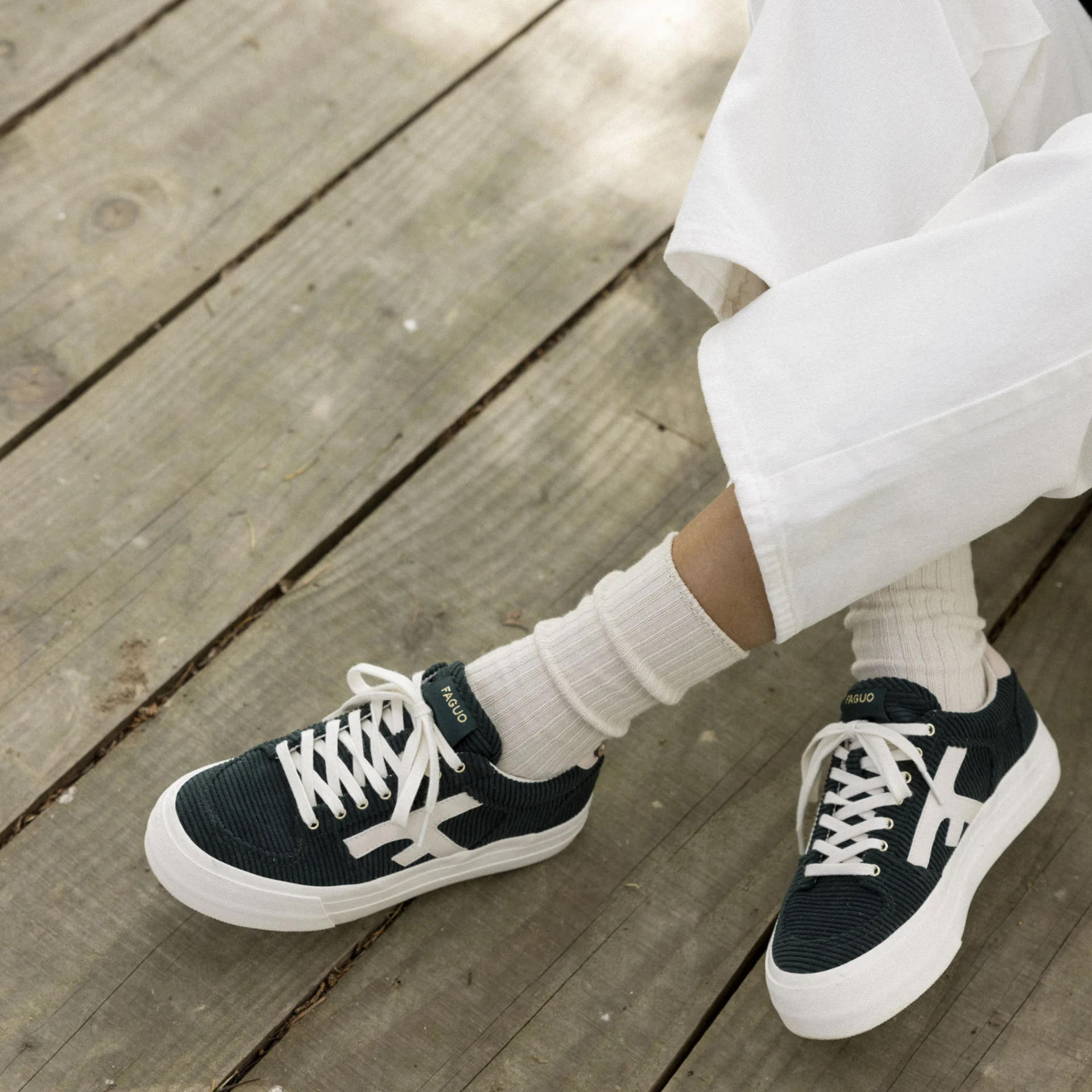 Tennis vert foncé végan en polyester recyclé et pu - modèle Walnut platform