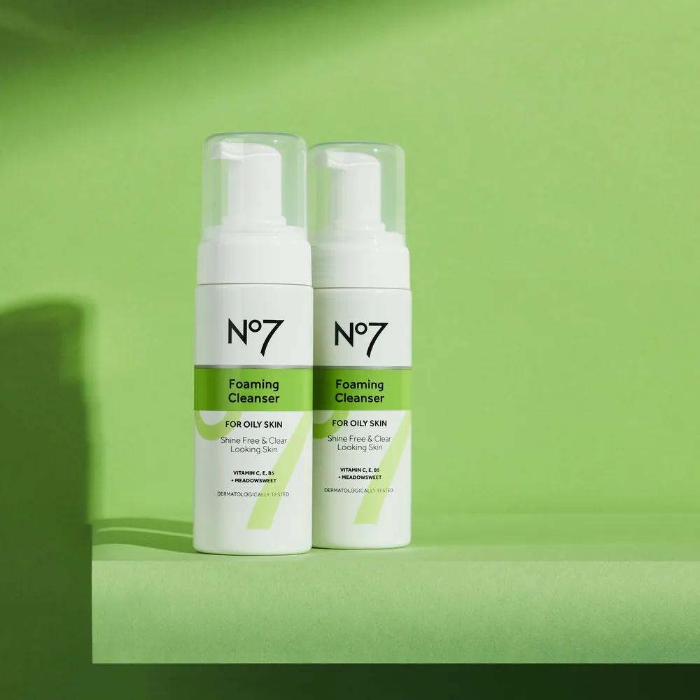 No7 Radiant Results Foaming Cleanser Oily Skin - 150 ml.