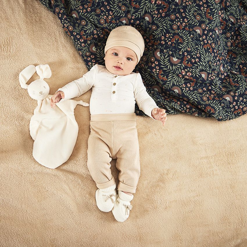 Chaussons naissance en tricot pour bébé - Ecru