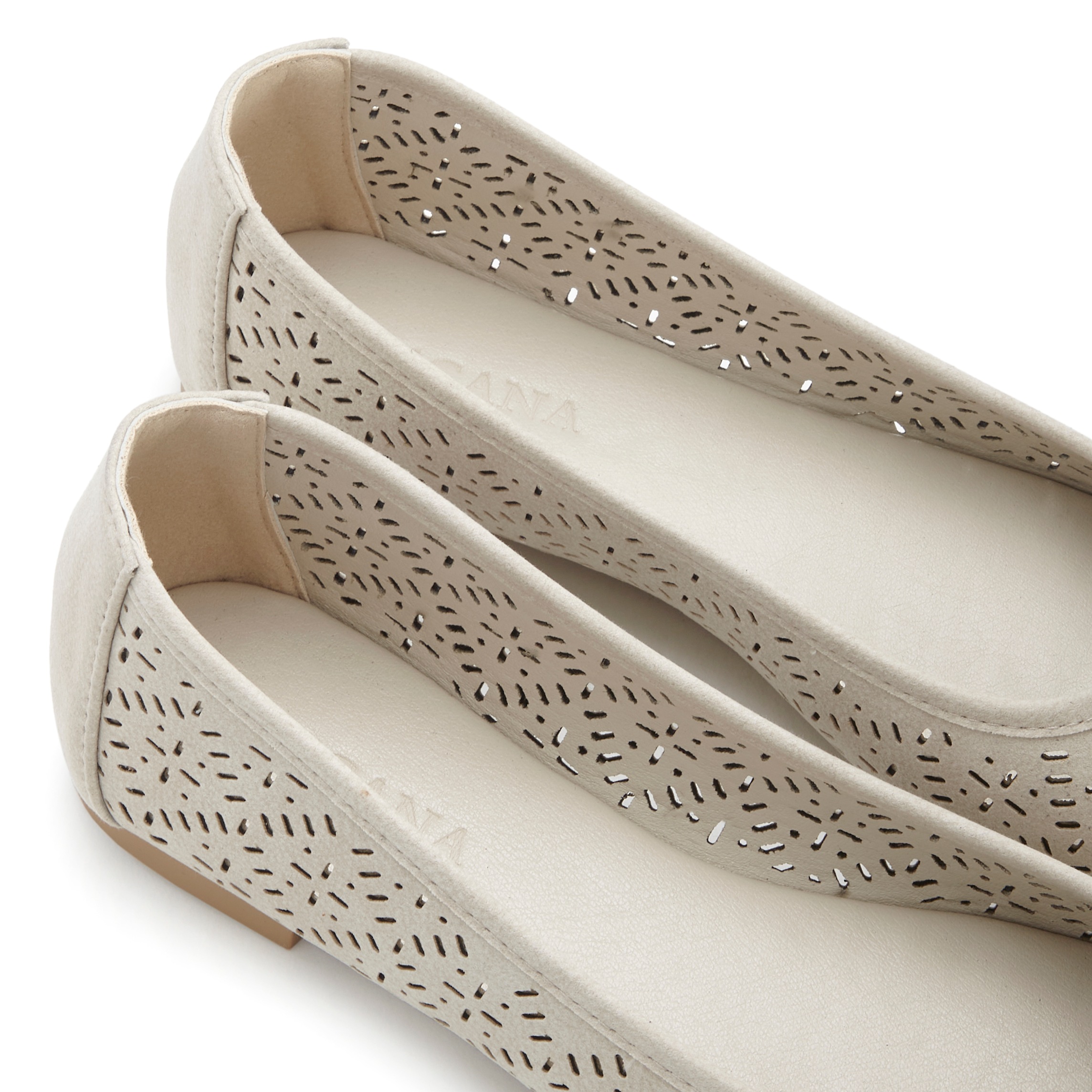 LASCANA Ballerina  Freizeitschuh, Slipper, Halbschuh mit kleinen Cut-Outs VEGAN