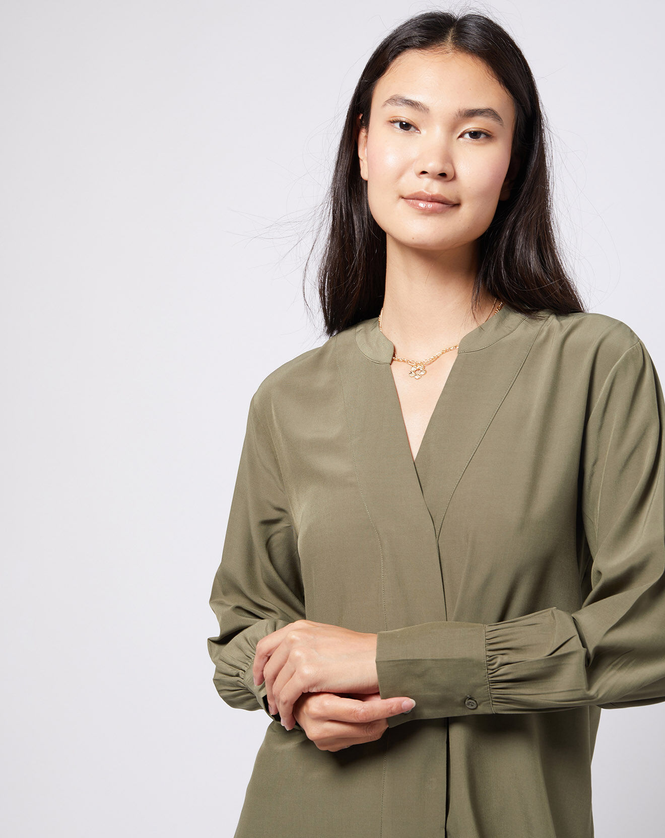Esprit Blouse à encolure en V lenzing™ ecovero™ kaki clair