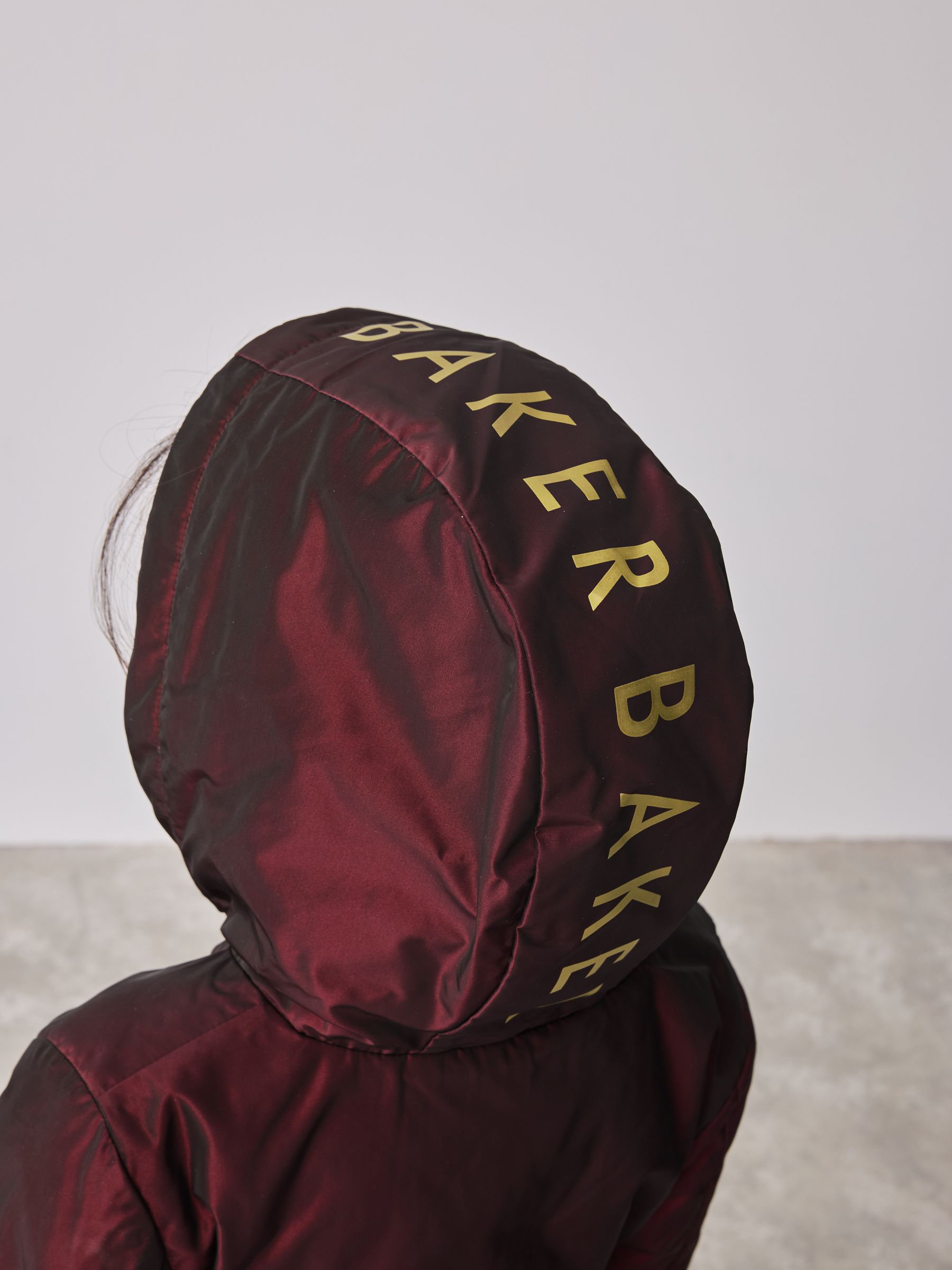 Bessenroze - Baker by Ted Baker regenbestendige regenjas met ruches