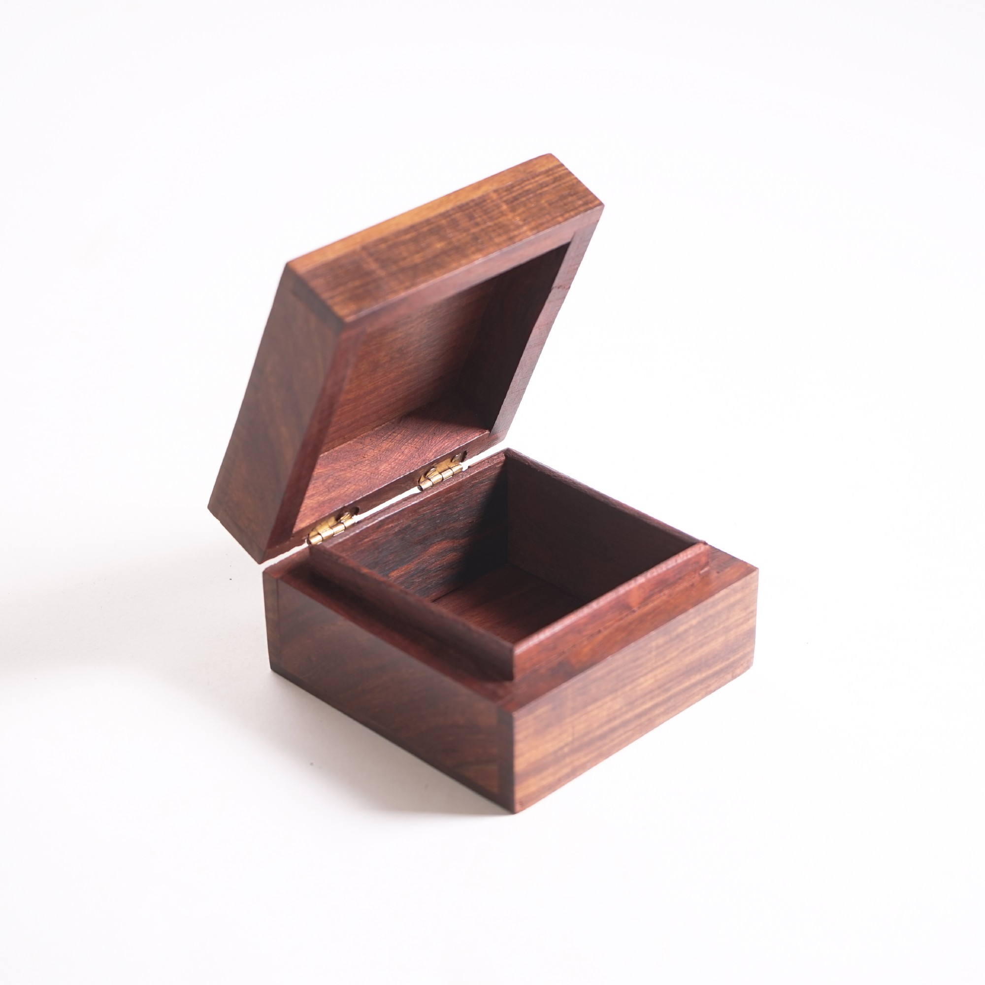 Holz-Schatulle mit Perlmuttintarsien, braun, L 10 cm, B 10 cm, H 6 cm von fischer's lagerhaus