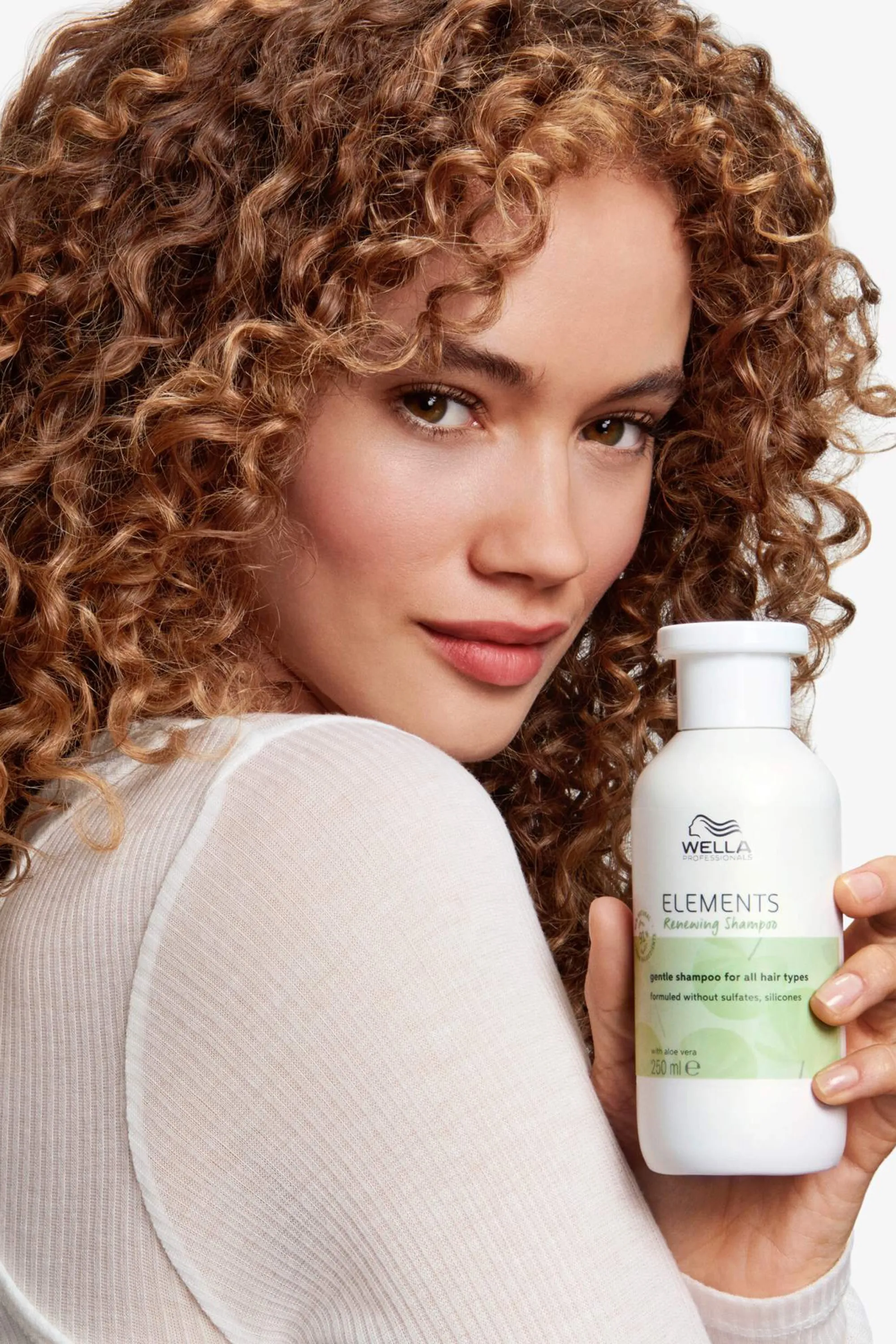 Wella Professionals Shampoing régénérant sans sulfate pour tous types de cheveux Elements-250 ml