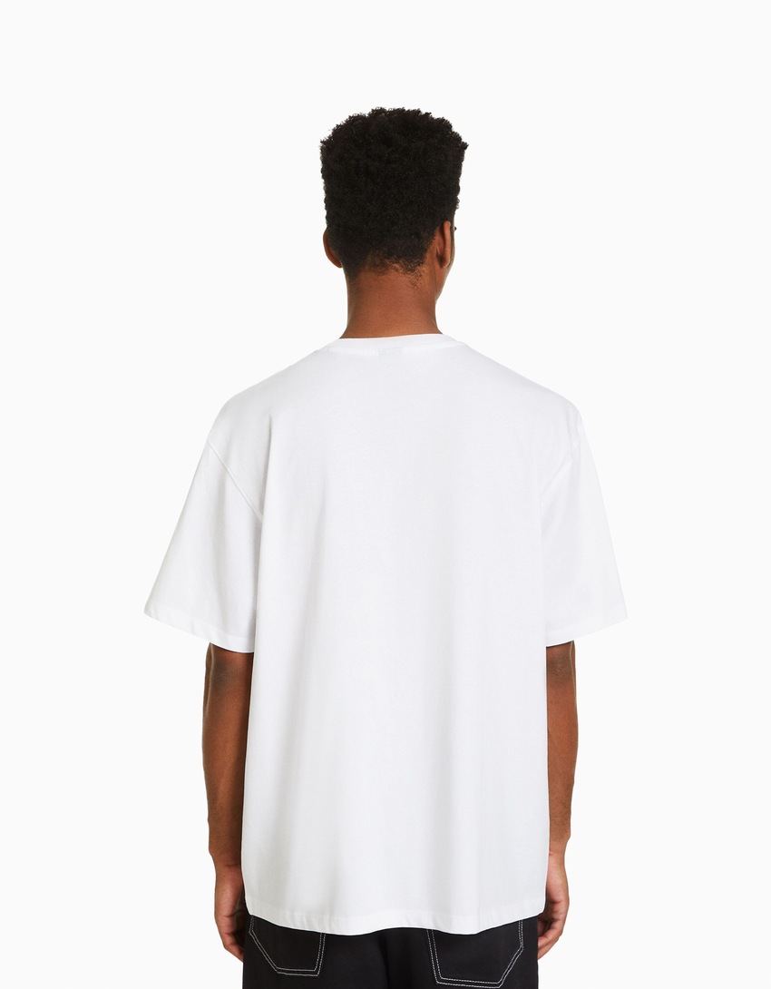 Camiseta de manga curta com estampa e modelagem quadrada