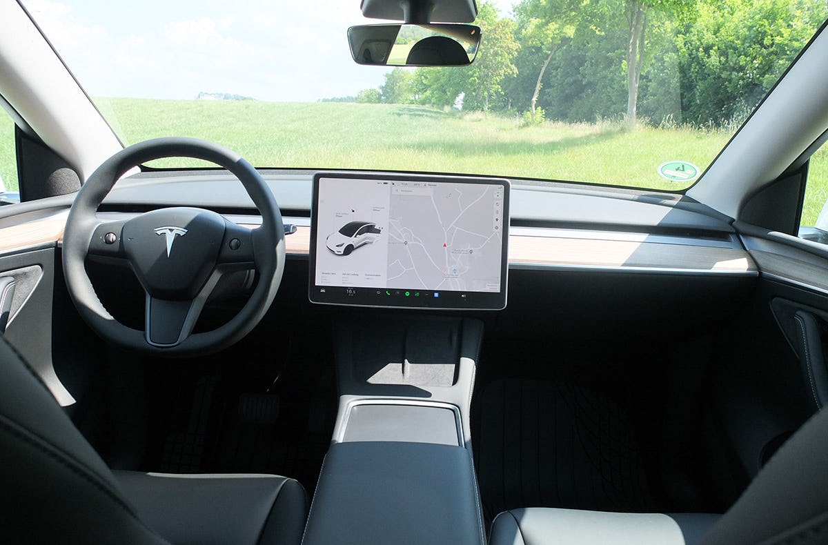 Tesla Model Y mieten Dresden (1 Tag)