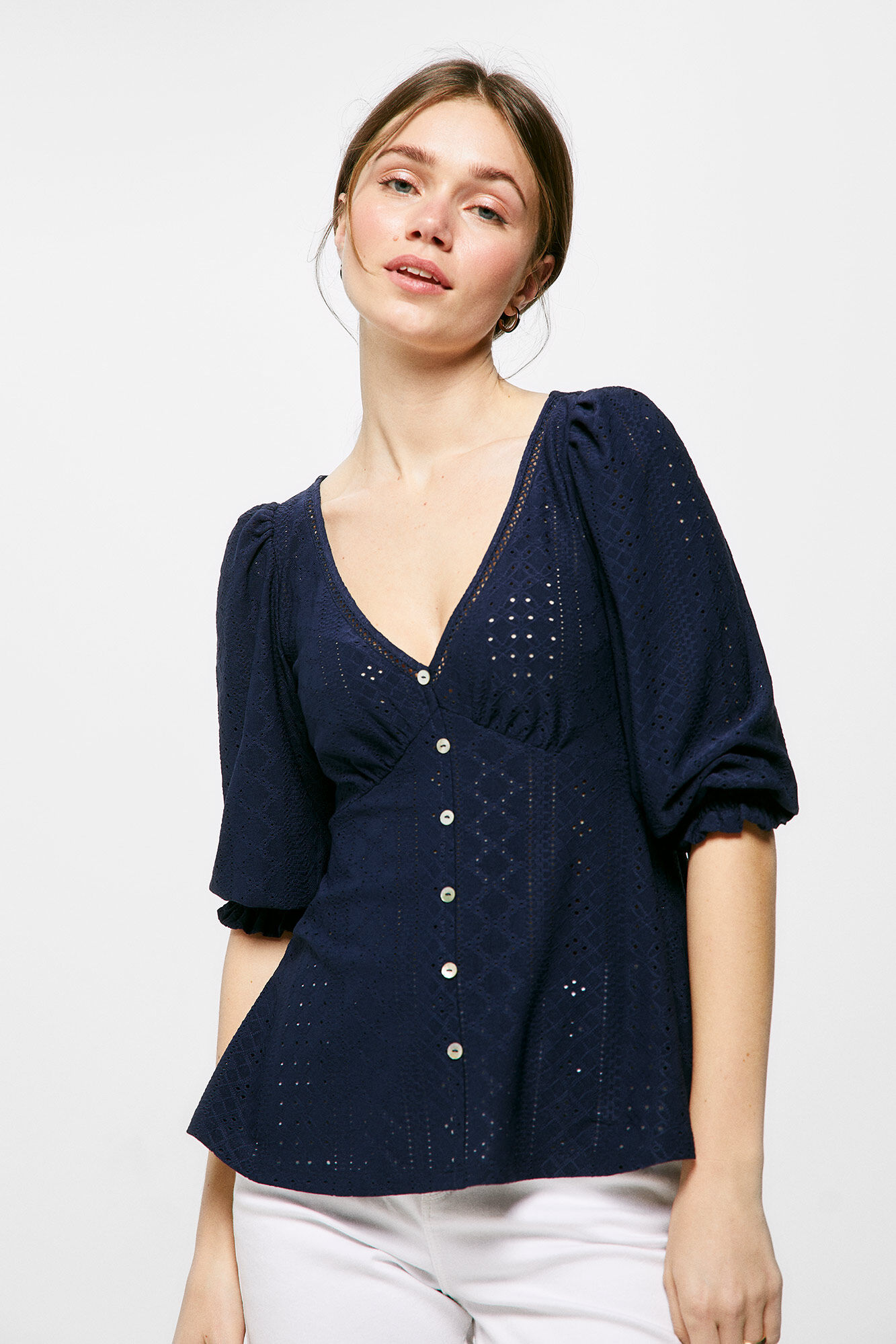 Blusa perfurada com botões na frente - Azul-marinho