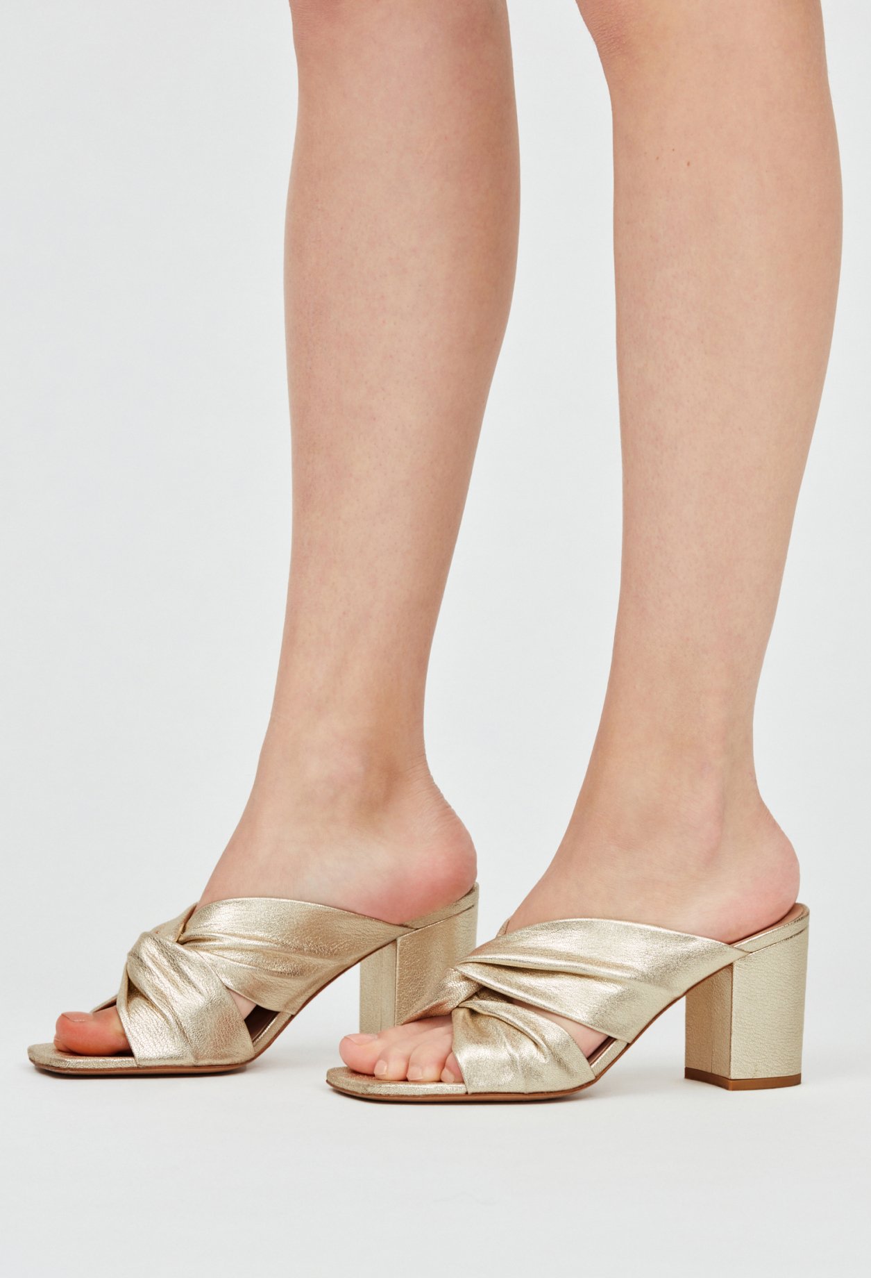 Mules en cuir dore