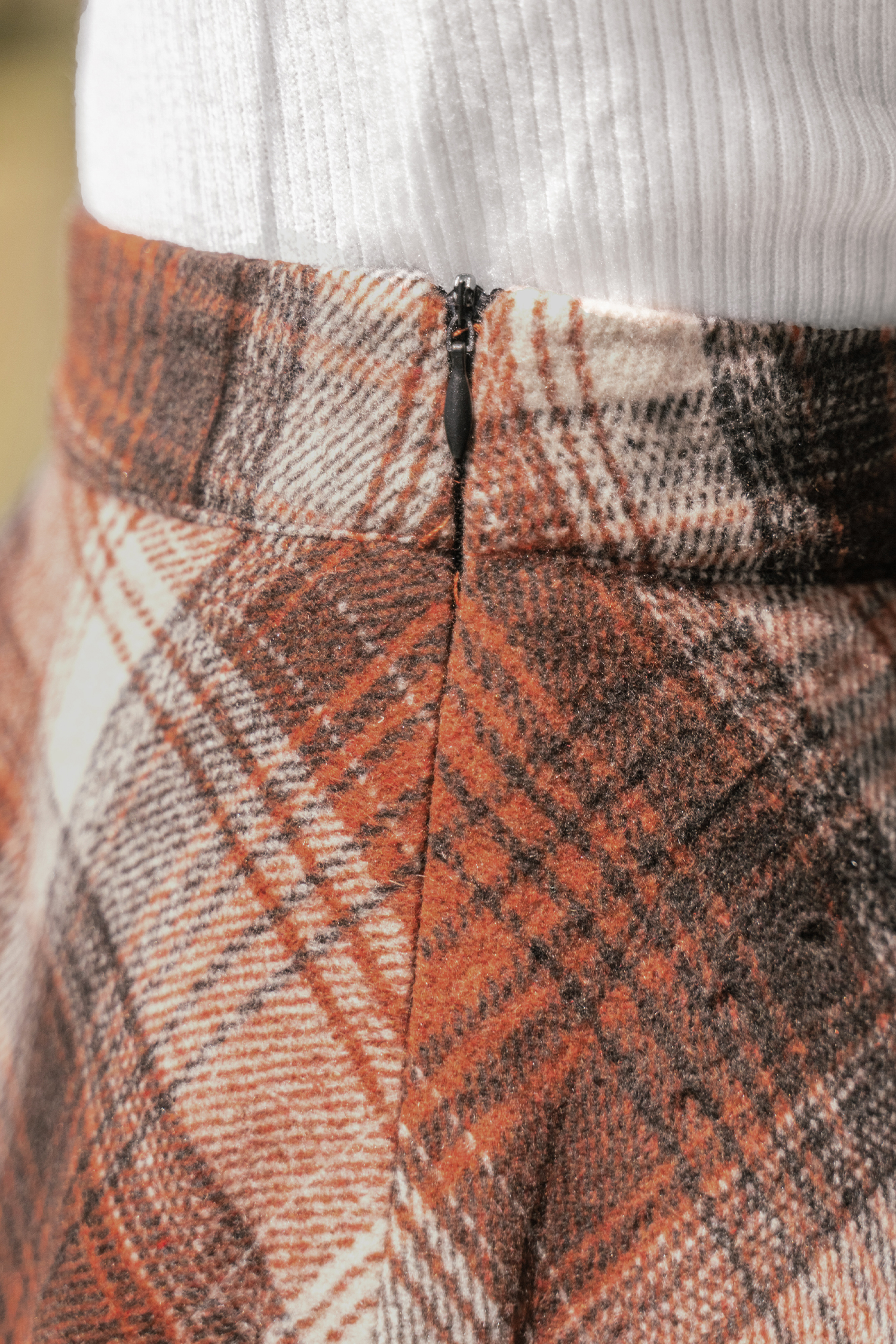 Jupe mini taille haute en carreaux orange brûlé
