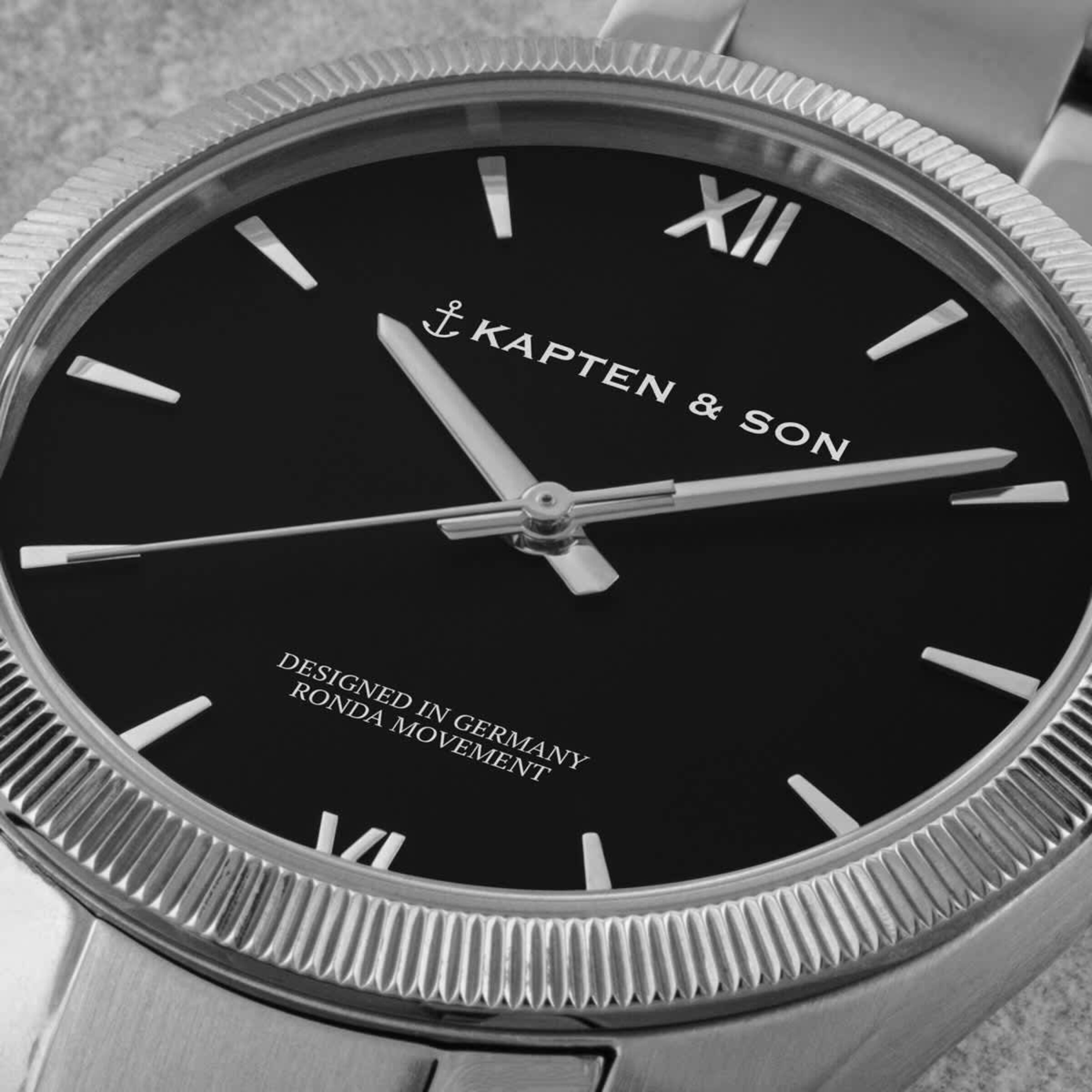 Crush Silver Black Steel