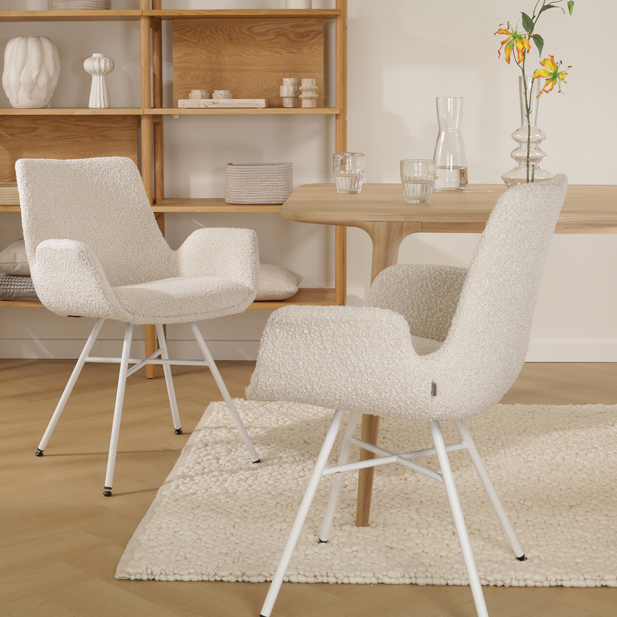 Eetkamerstoel Noa-Eef bouclé beige - wit onderstel