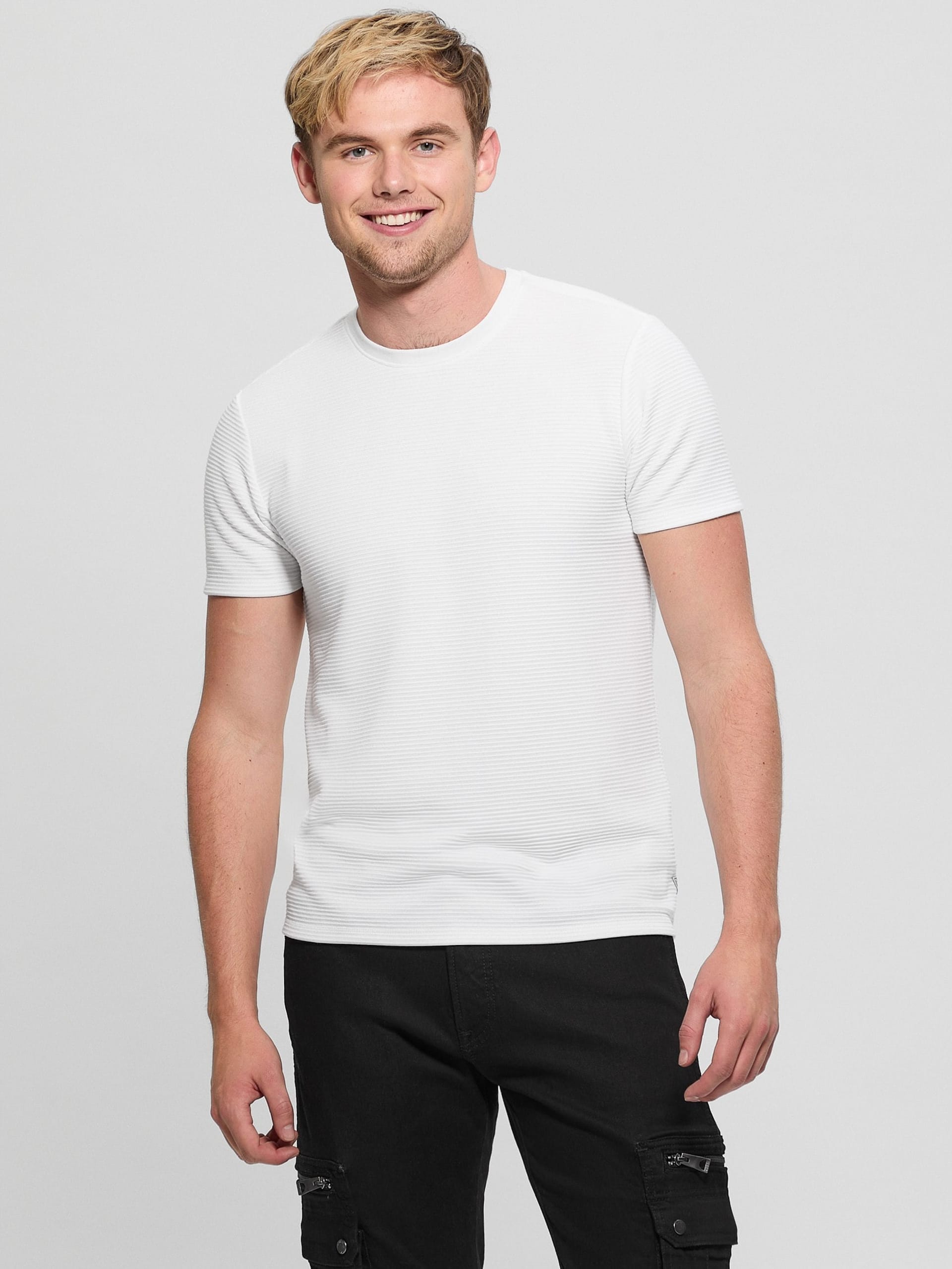 Camiseta com listras texturizadas