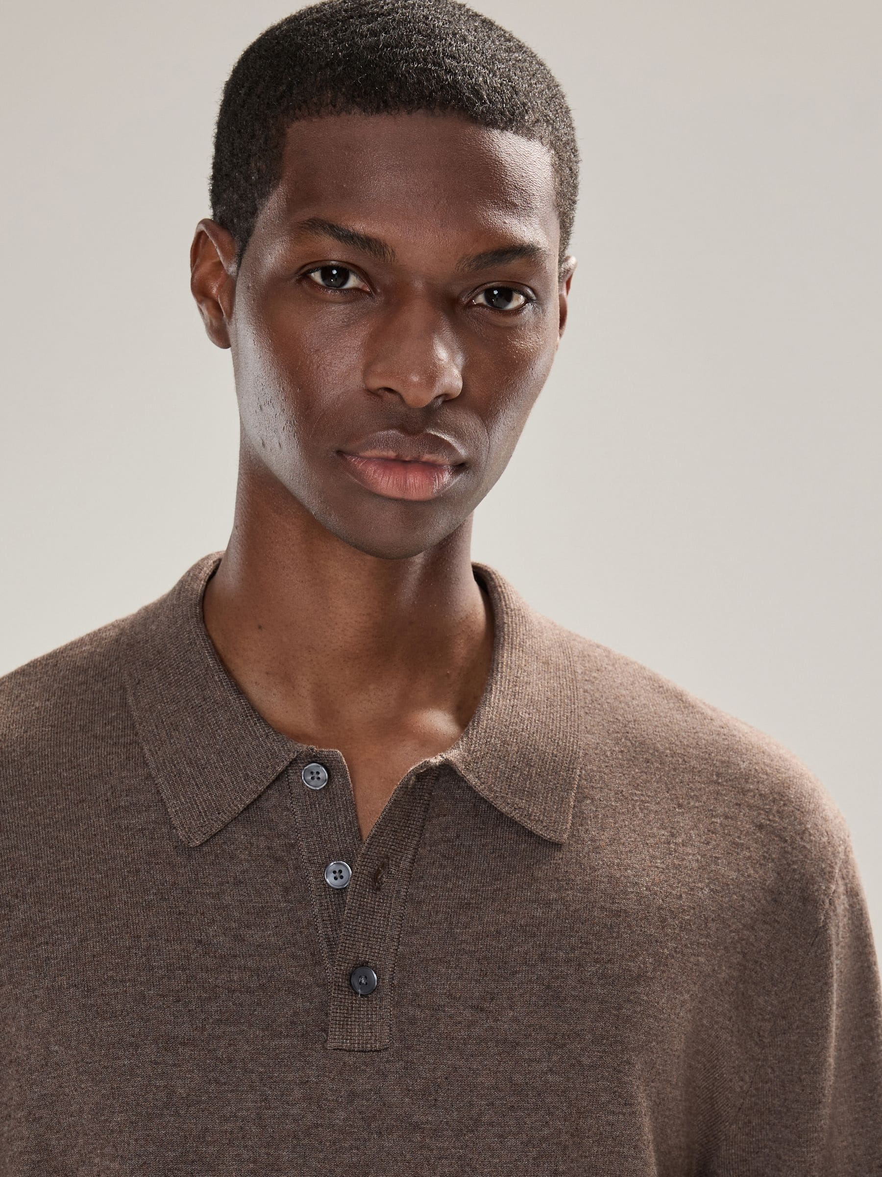 Donker kiezelkleurig - Normale Pasvorm - Katoenrijk gebreid poloshirt met lange mouwen