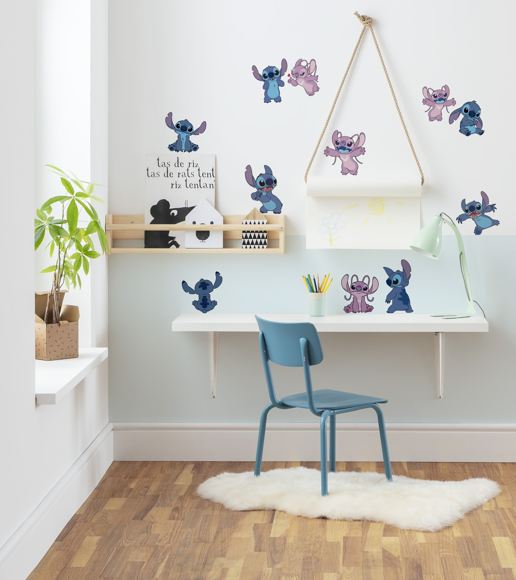 Komar Wandtattoo »Stitch and Angel Happy - Grösse 50 x 70 cm« selbstklebend, Wandsticker, Kinderzimmer