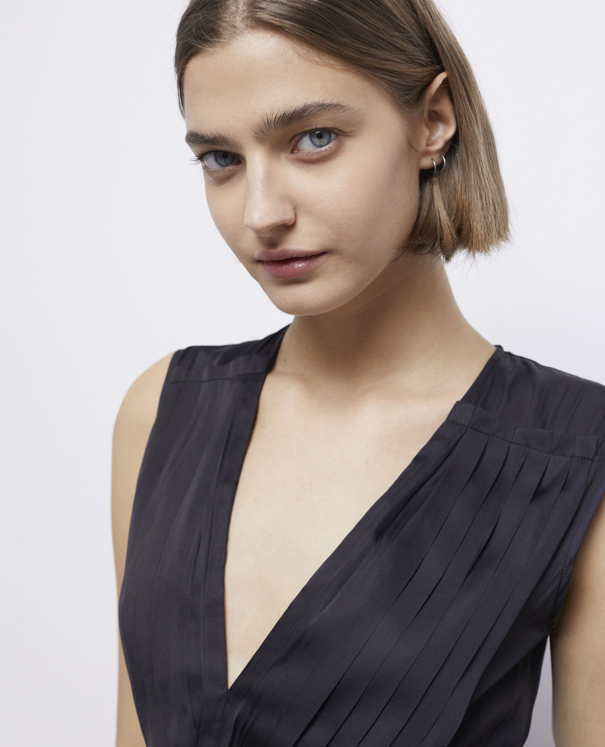 Robe courte plissée noire