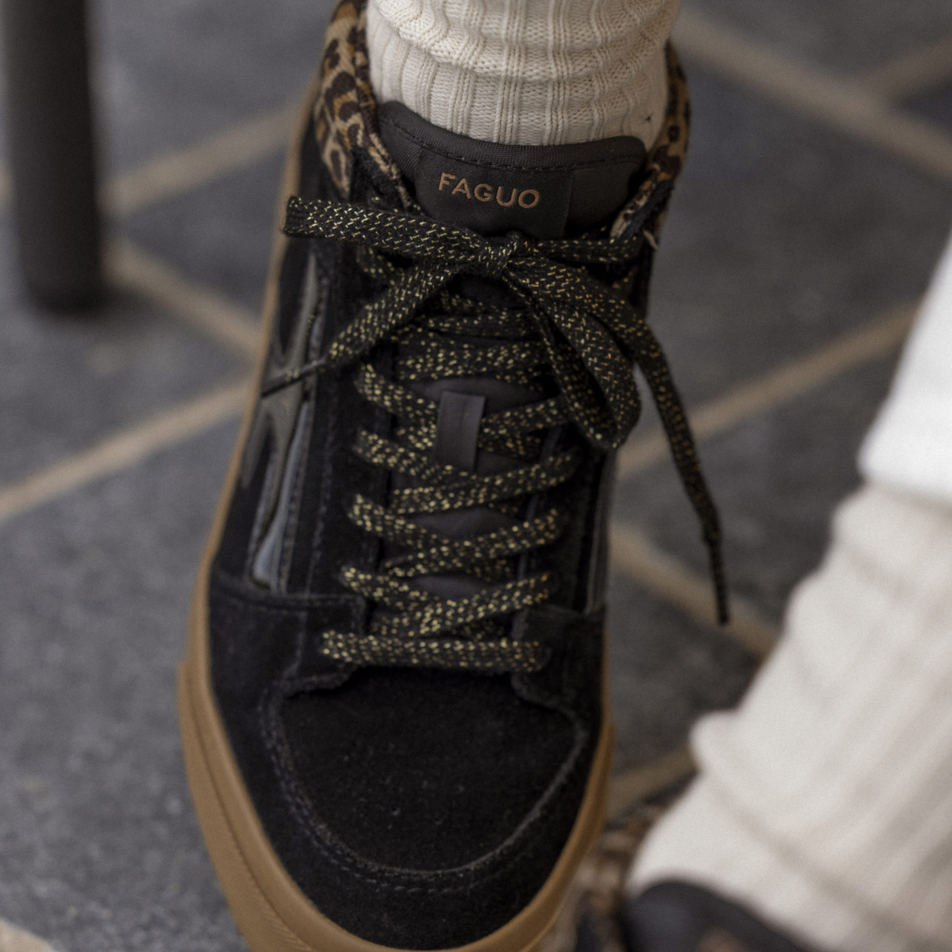 Tennis noire & léopard suède et coton recyclé - modèle Walnut mid