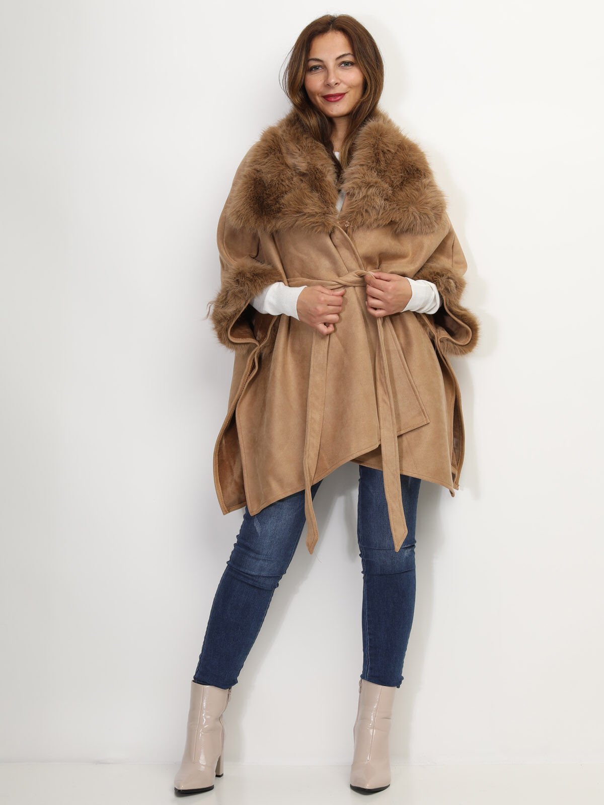Poncho ceinturé à détails fausse fourrure- Camel