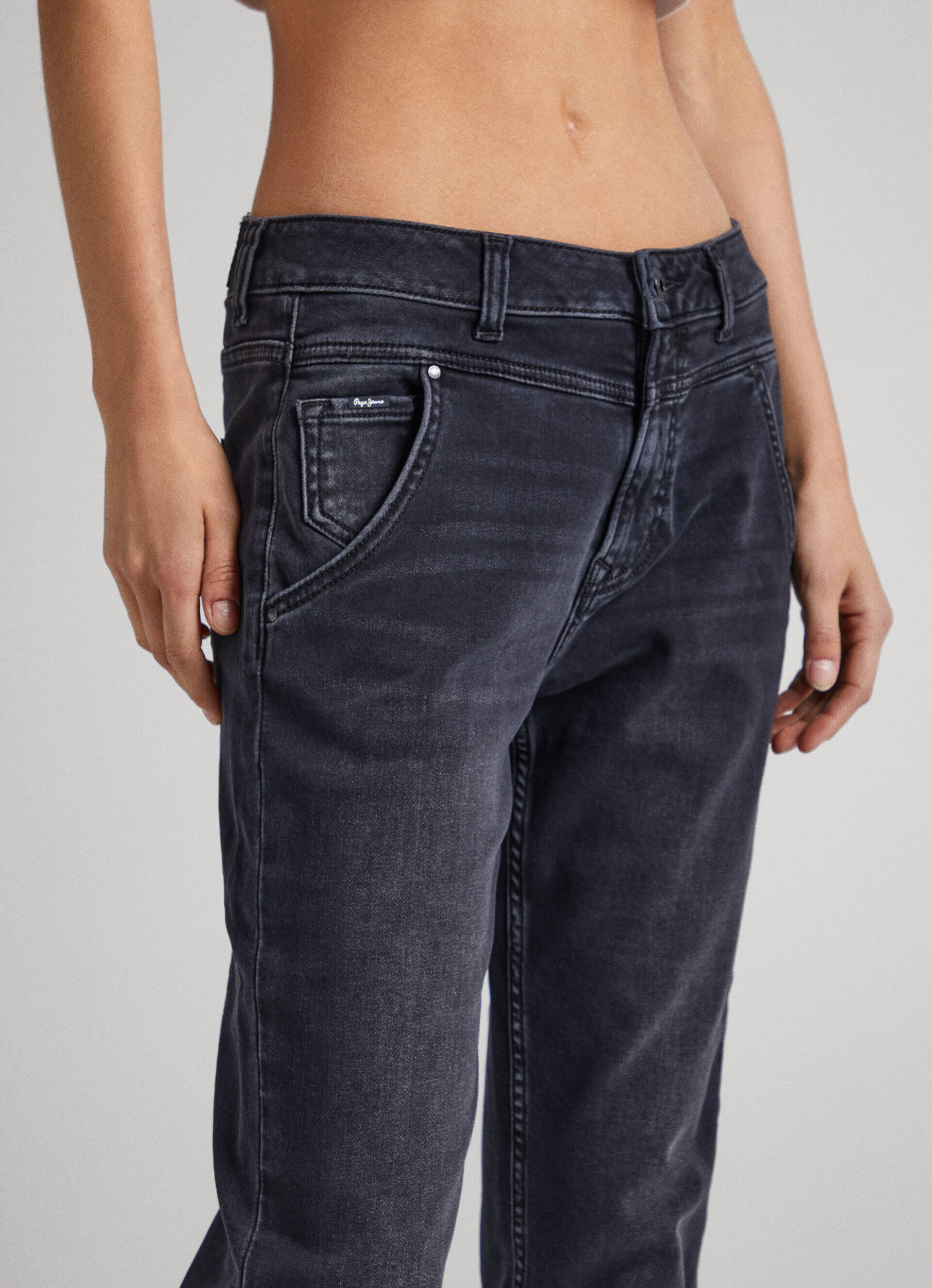 CALÇA JEANS CAREY FIT RELAXED DE CINTURA MÉDIA - jeans