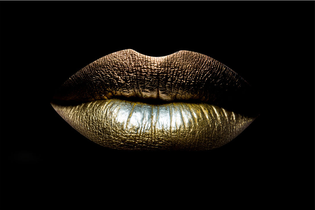 Glasschilderij gouden lippen 080120-328B120 x H80 cm