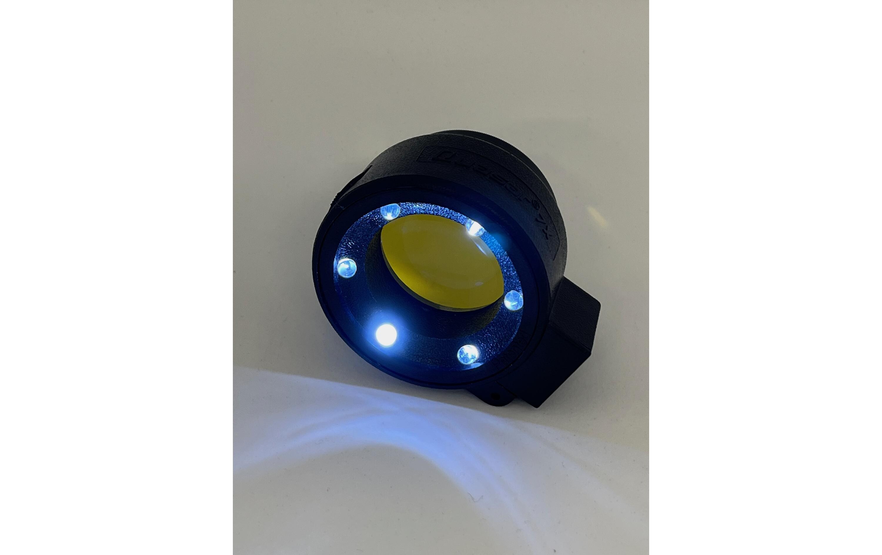 Sensorlupe Plus 7x mit Amber-Filter<br>Identifiziert kleinste Flecken auf dem Sensor