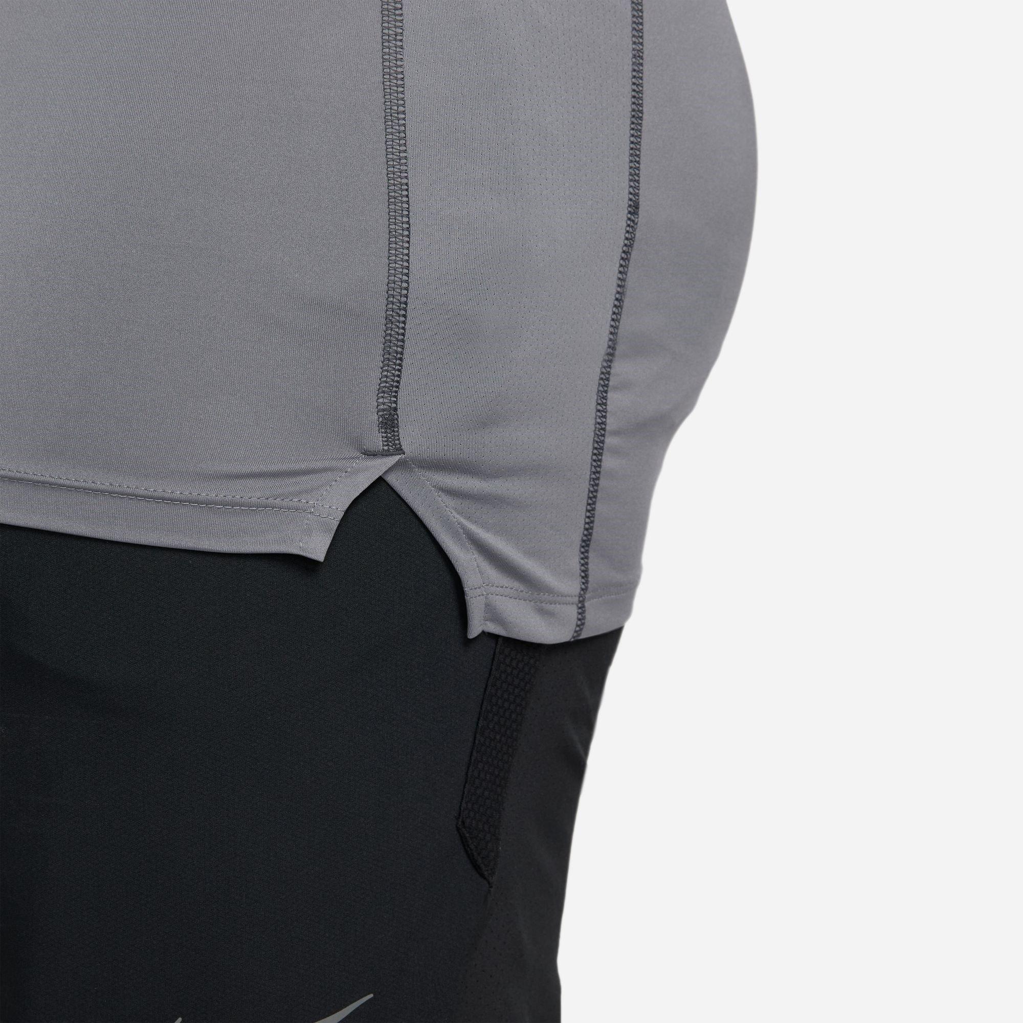 Nike Nike Pro Dri-FIT Men's Tight Fit Long-Sleeve Top