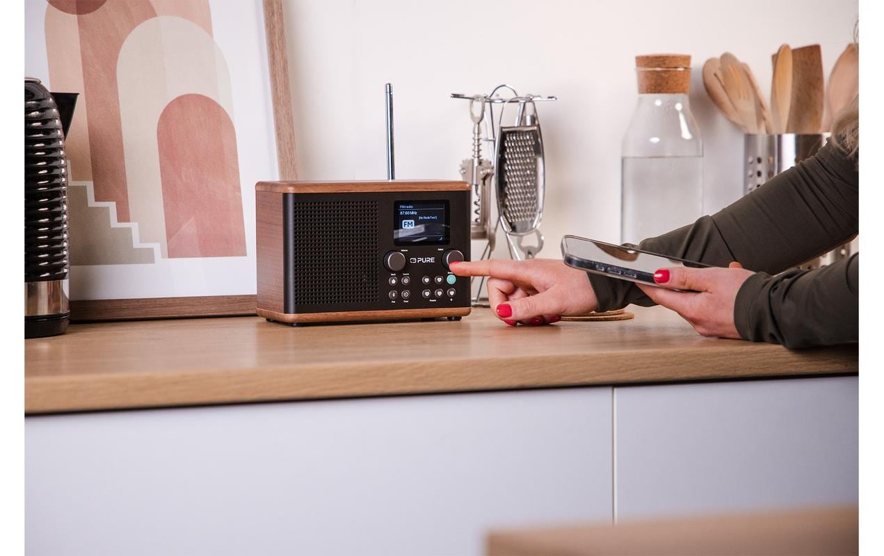 DAB+ Radio Classic H4 Walnuss/SchwarzDigitales Küchenradio mit Bluetooth, USB-Port und AUX-Anschluss