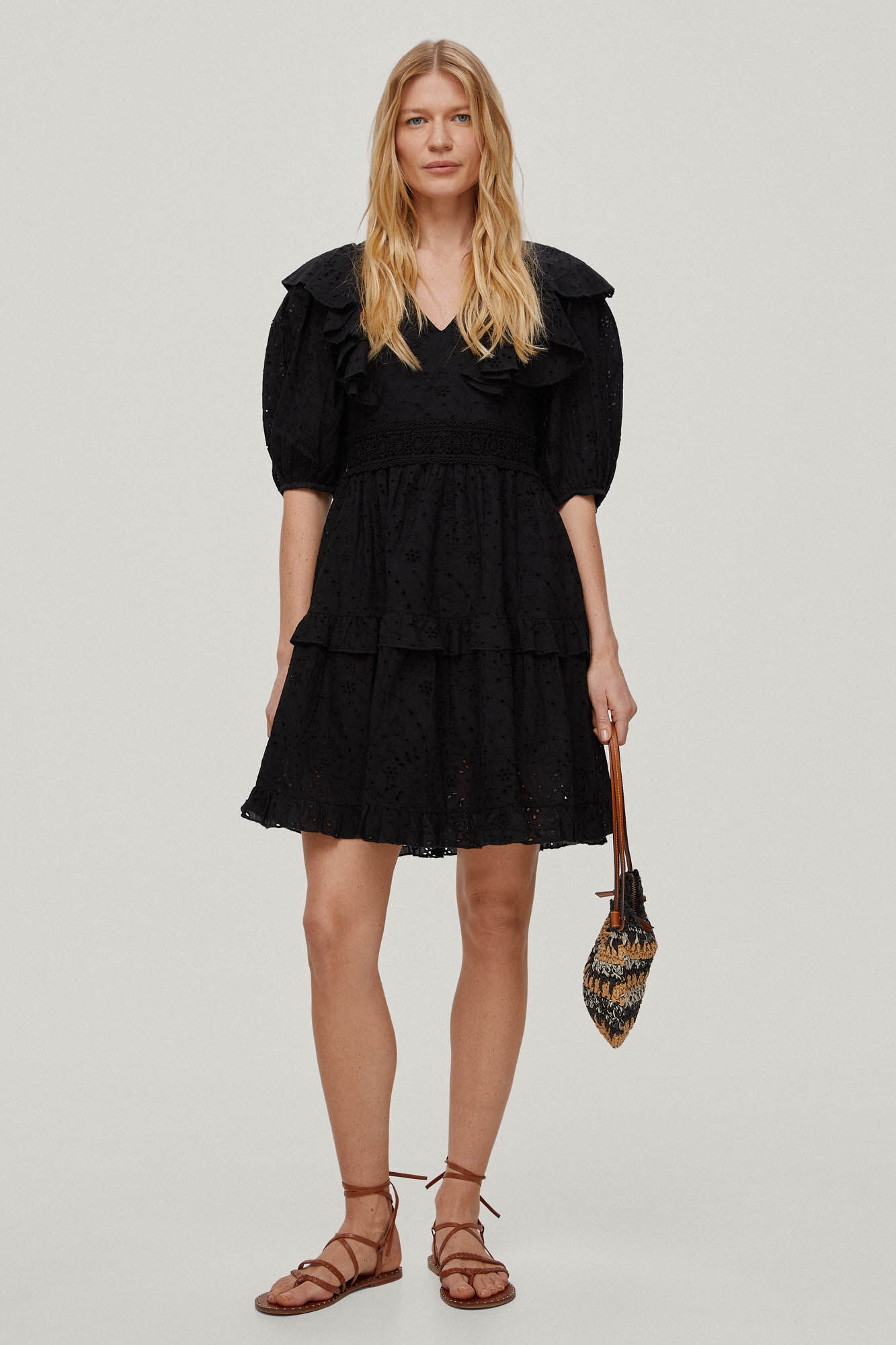 Vestido de malha bordado - Preto