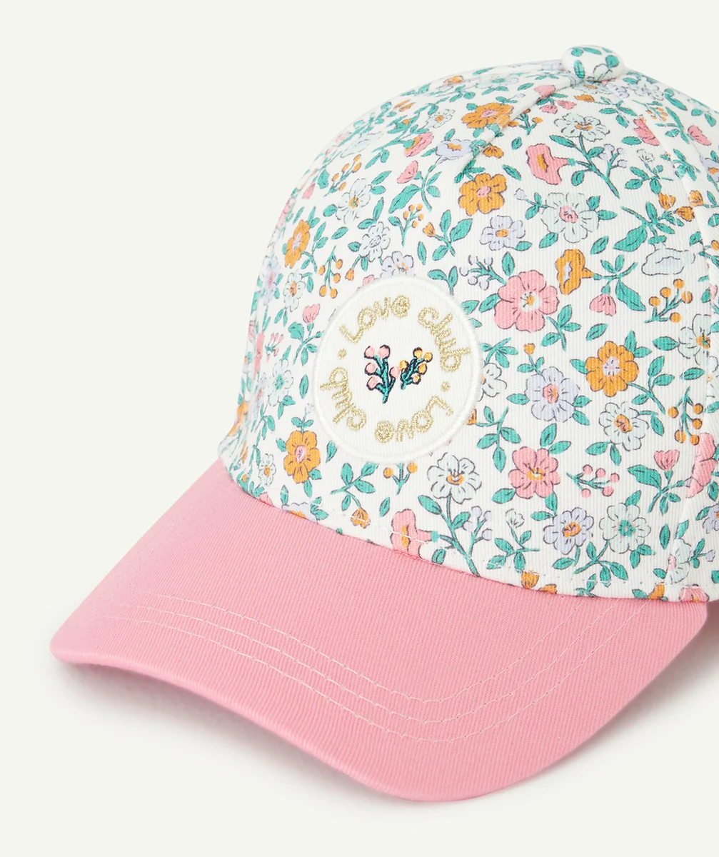 CASQUETTE BÉBÉ FILLE ROSE ET BLANC IMPRIMÉ FLEURI AVEC PATCH BRODÉ