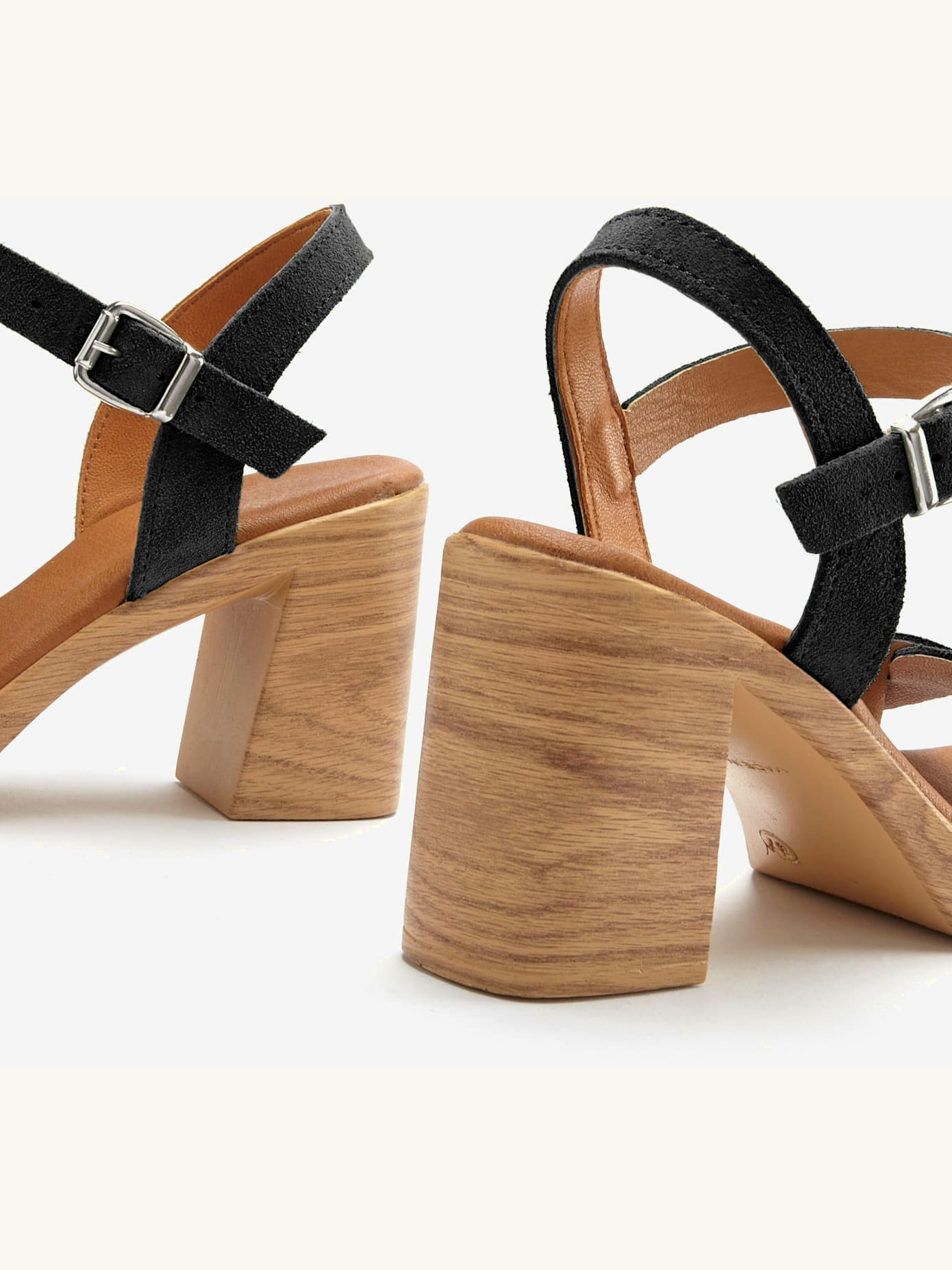 Sandales à brides talon bottier confortable et bride à l'effet tressé