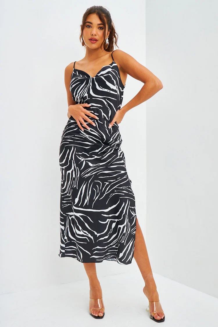 Robe satinée noire col bénitier imprimé zébré
