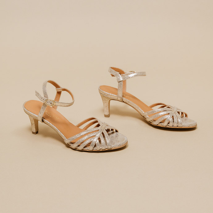 Sandales à bouts ouverts et talons  en velours laminé platine