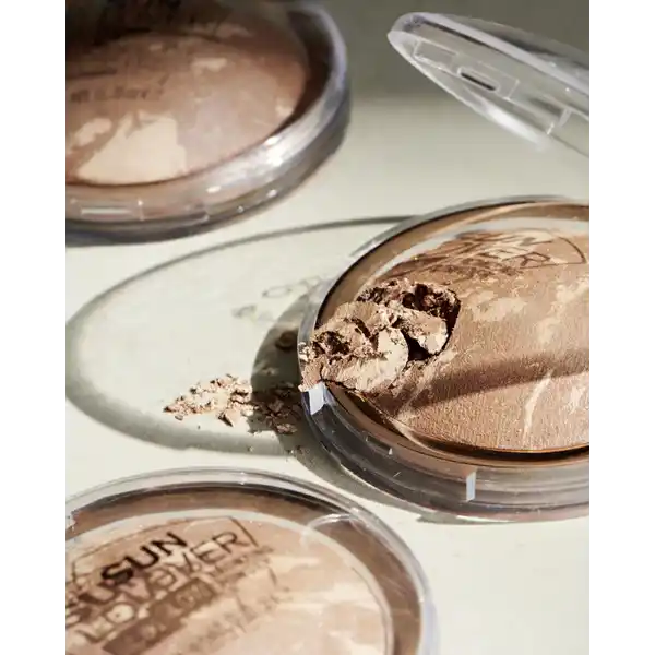 Sun Lover Glow Bronzing Powder 010