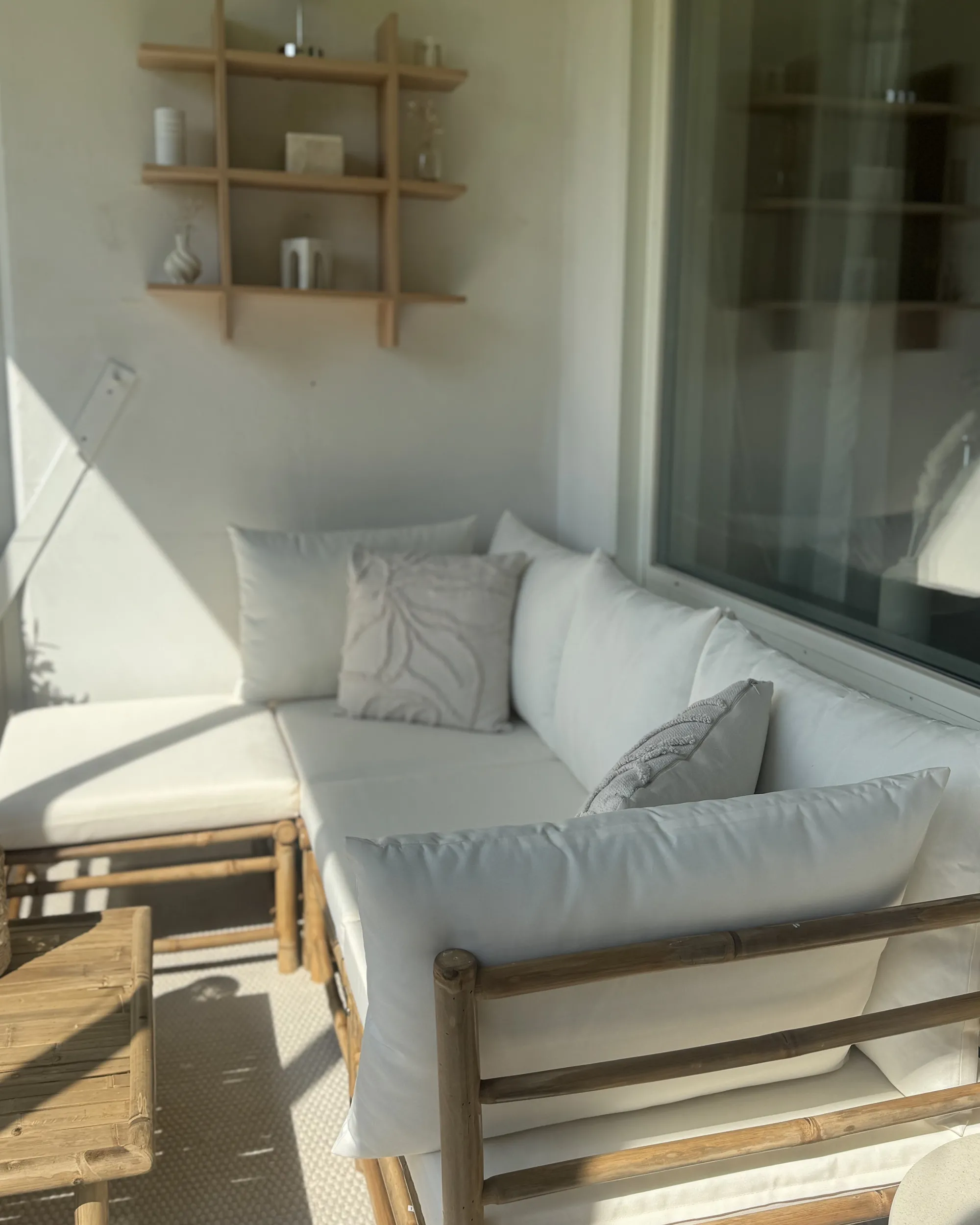 Tuin hoekloungeset met tafel 4-zits CERRETO linkszijdig Bamboehout Gebroken wit