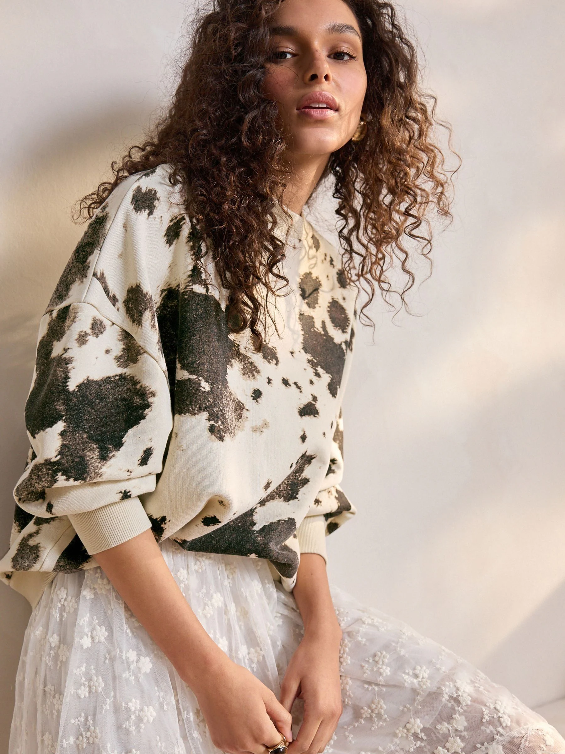 Chocolade Koe - Sweatshirt met ronde hals en all-overprint