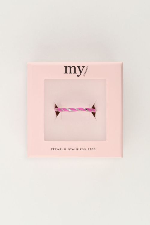 Gedraaide ring met roze