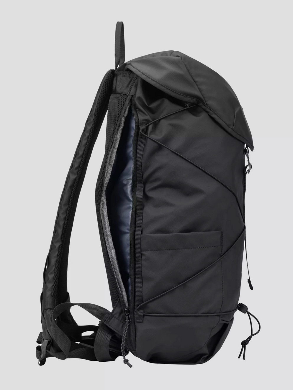Elliker Wharfe Flap Over 22L Backpack black