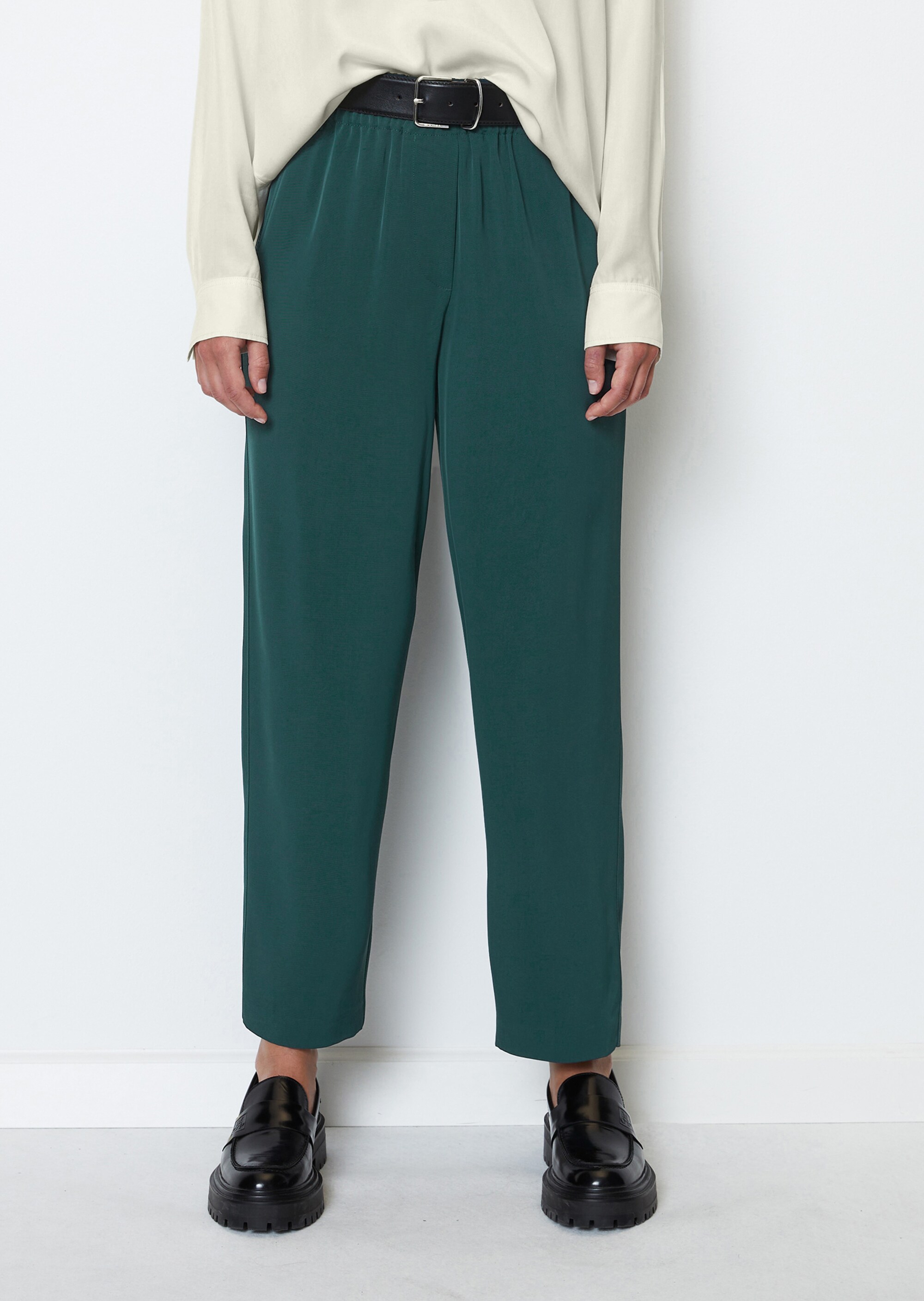 Barrel-Schlupfhose mit elastischem Bund aus fließendem Viskose-Mix-Twill