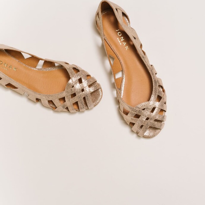 Ballerines ajourées  en croûte laminée platine
