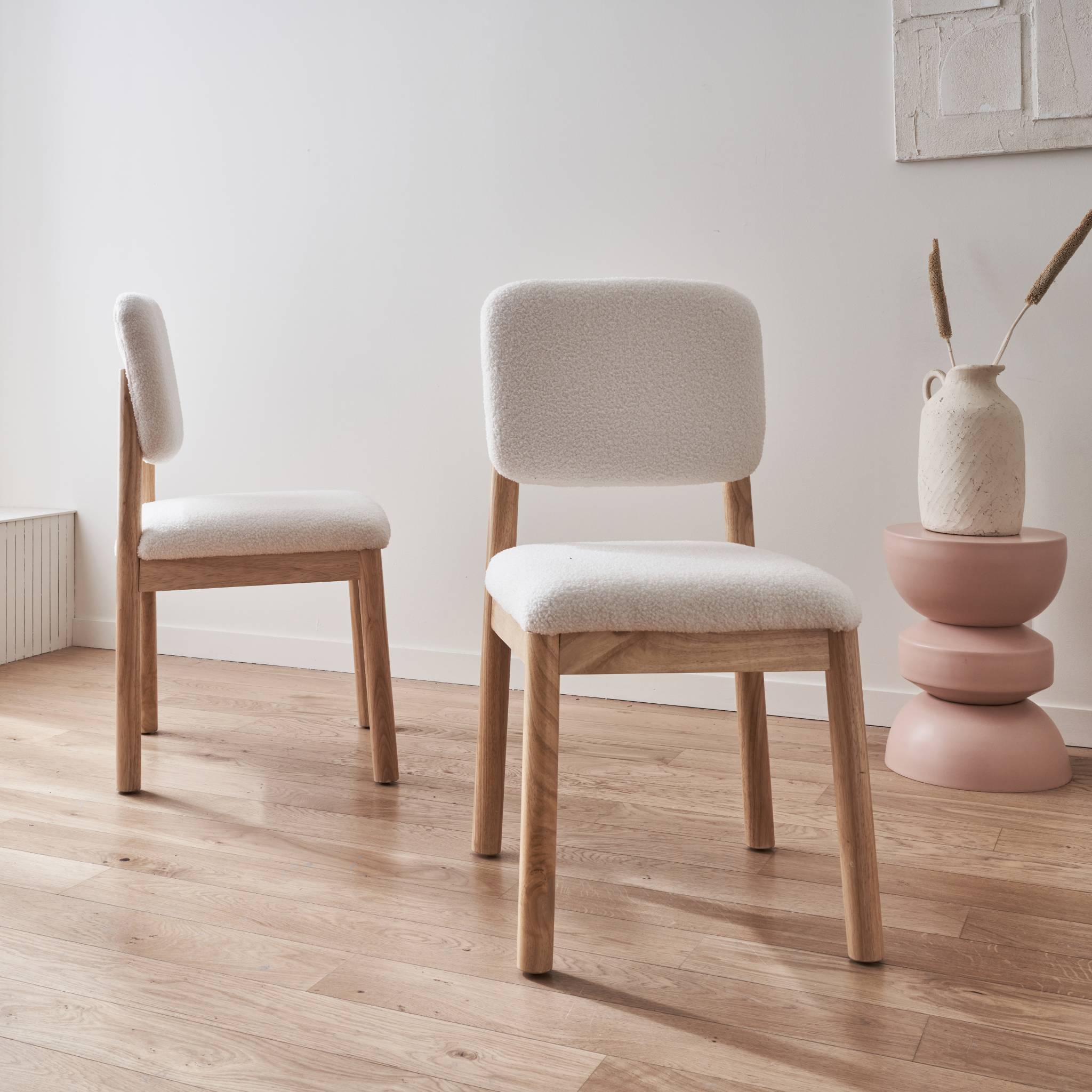 Lot de 2 chaises scandinaves piètement en bois d'hévéa revêtement bouclette