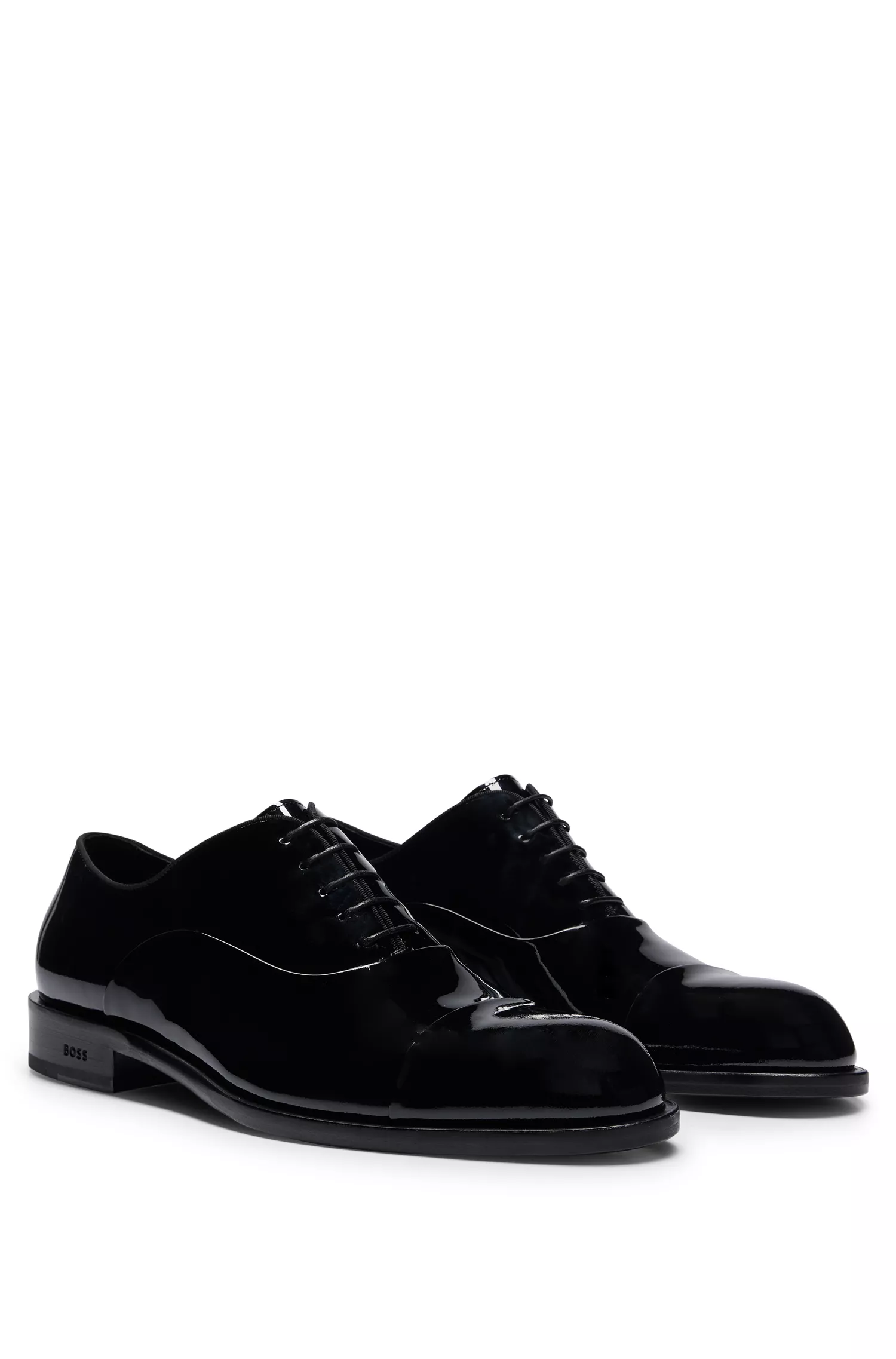 Sapatos Oxford BOSS pretos, fabricados na Itália, em couro envernizado.