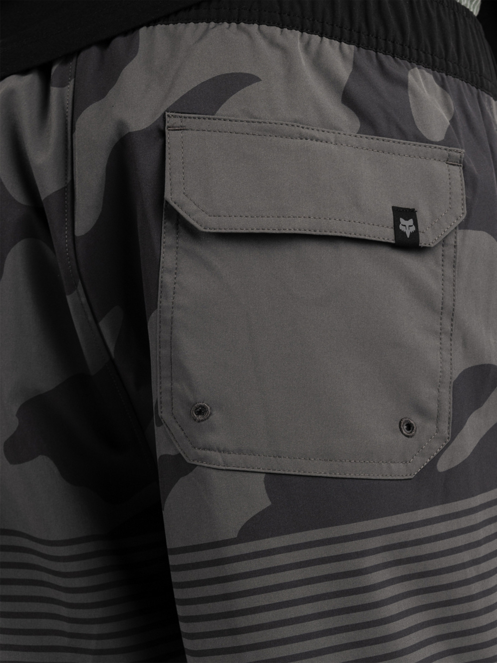 Fox Essex Volley Camo Shorts dark shadow