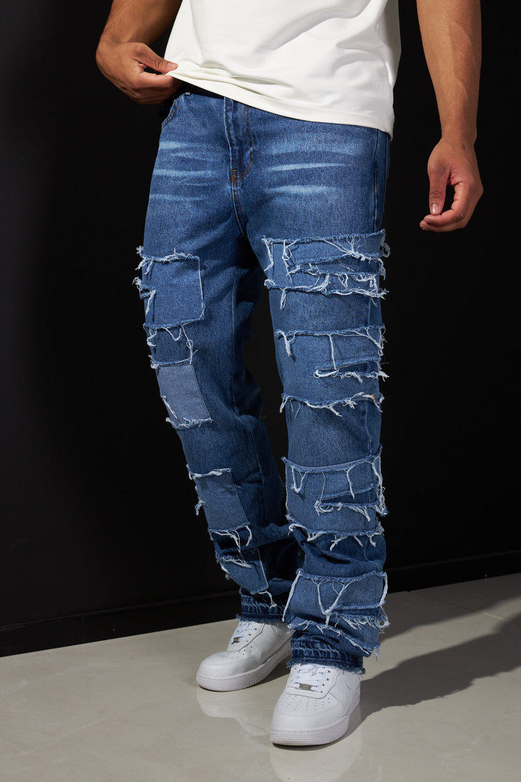 Jean bleu à empiècement sur les cuisses déchiré