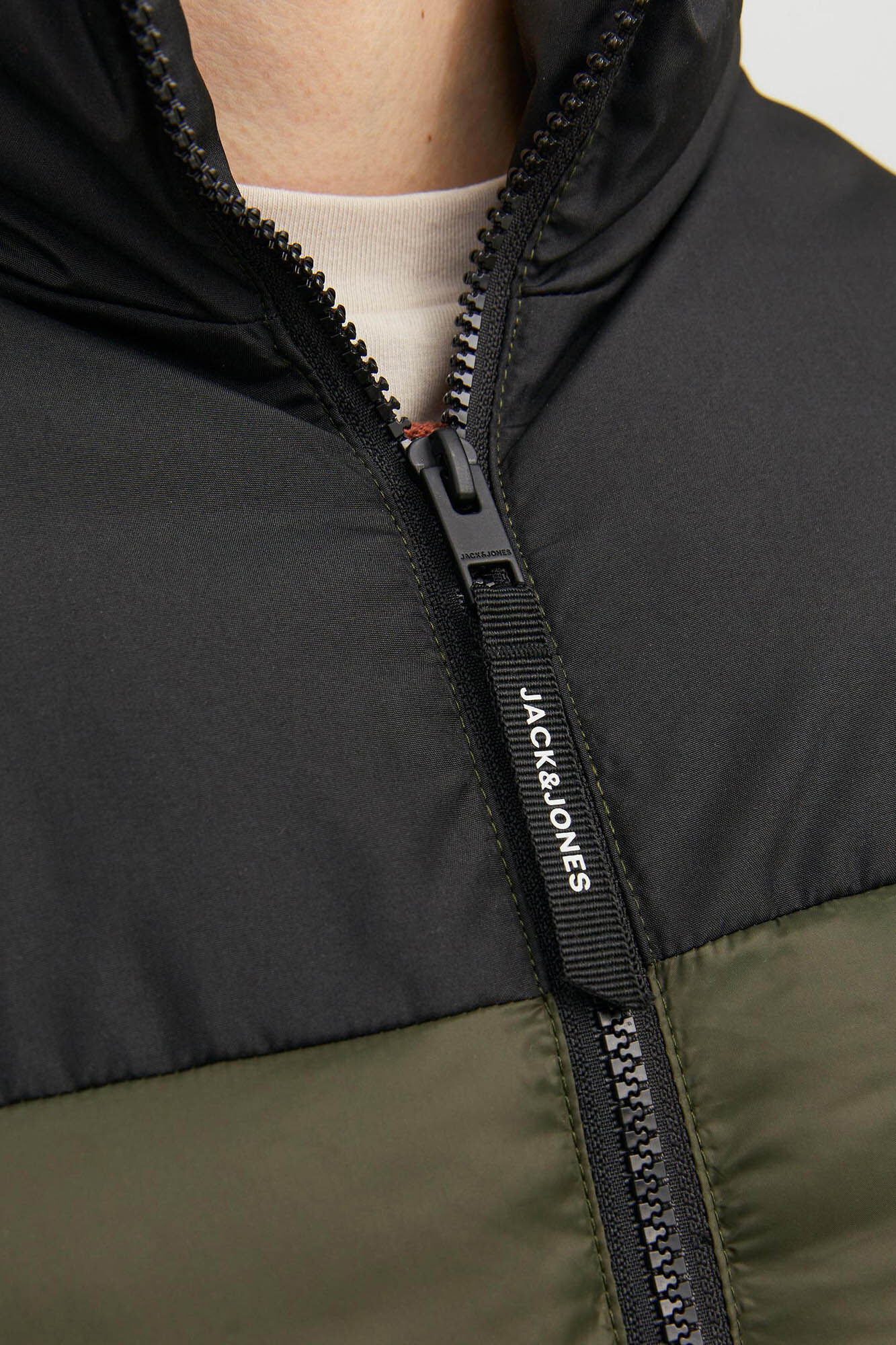 Jaqueta puffer color block